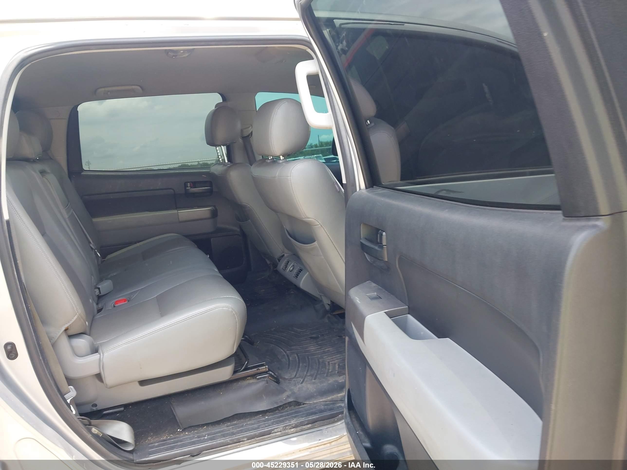 2013 Toyota Tundra Grade 4.6l V8 Серебряный vin: 5TFEM5F17DX059230