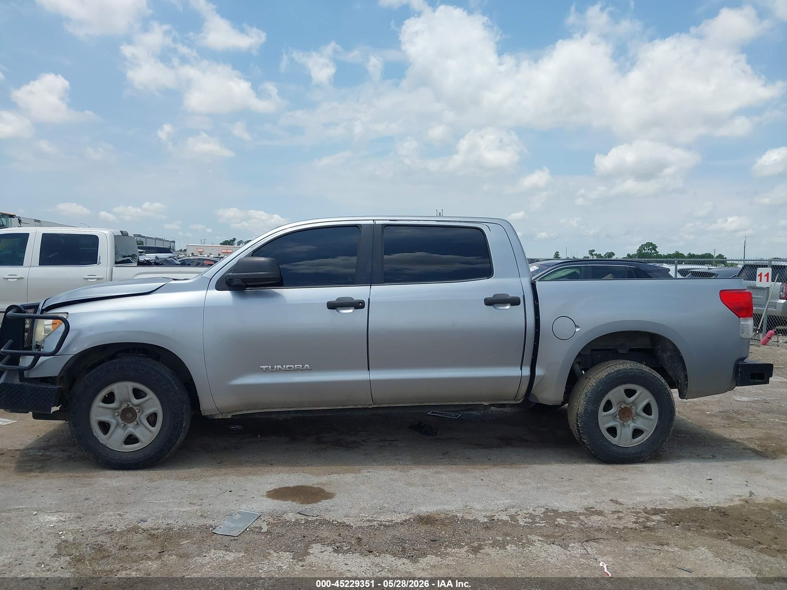 2013 Toyota Tundra Grade 4.6l V8 Серебряный vin: 5TFEM5F17DX059230