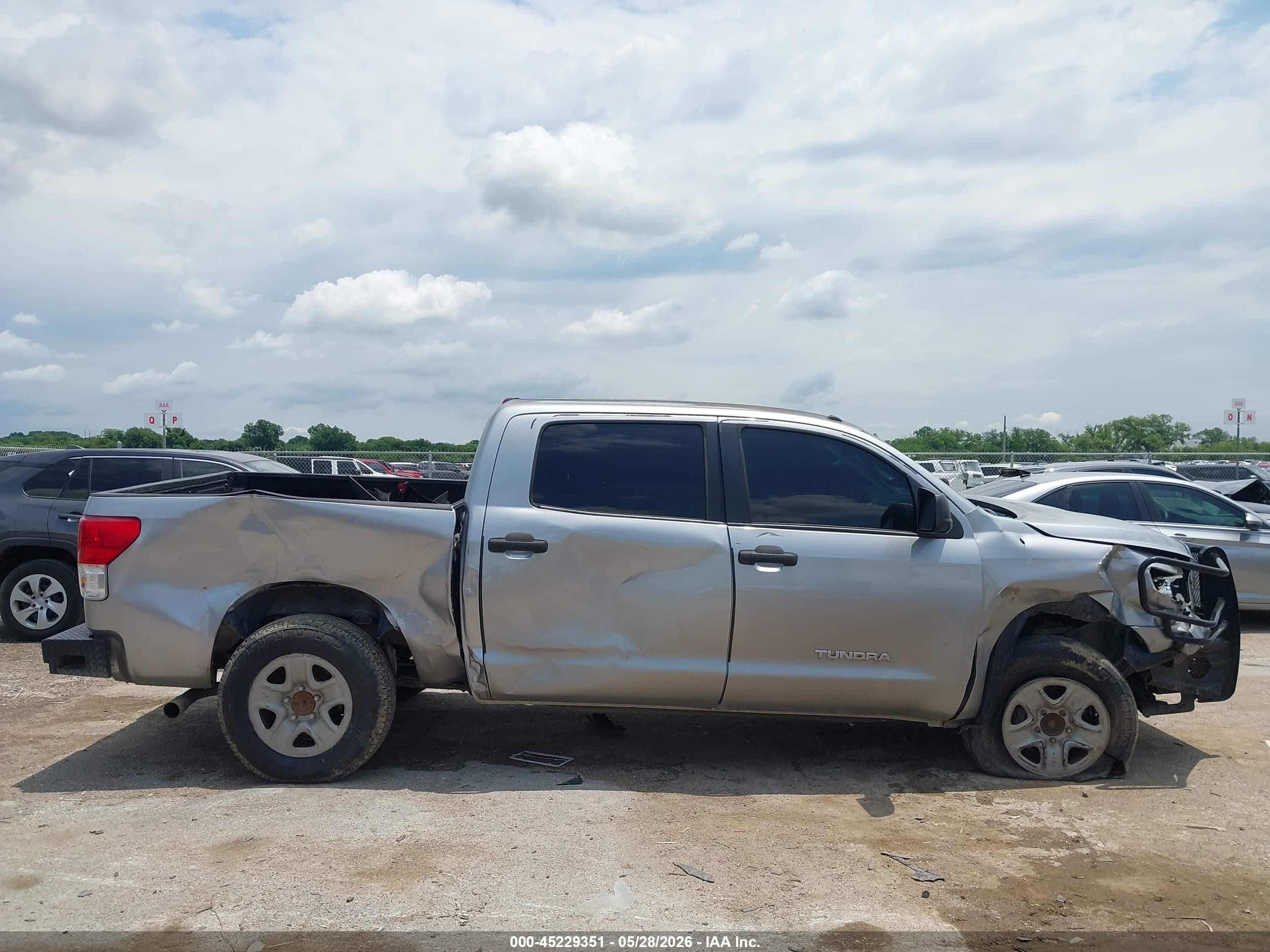 2013 Toyota Tundra Grade 4.6l V8 Серебряный vin: 5TFEM5F17DX059230