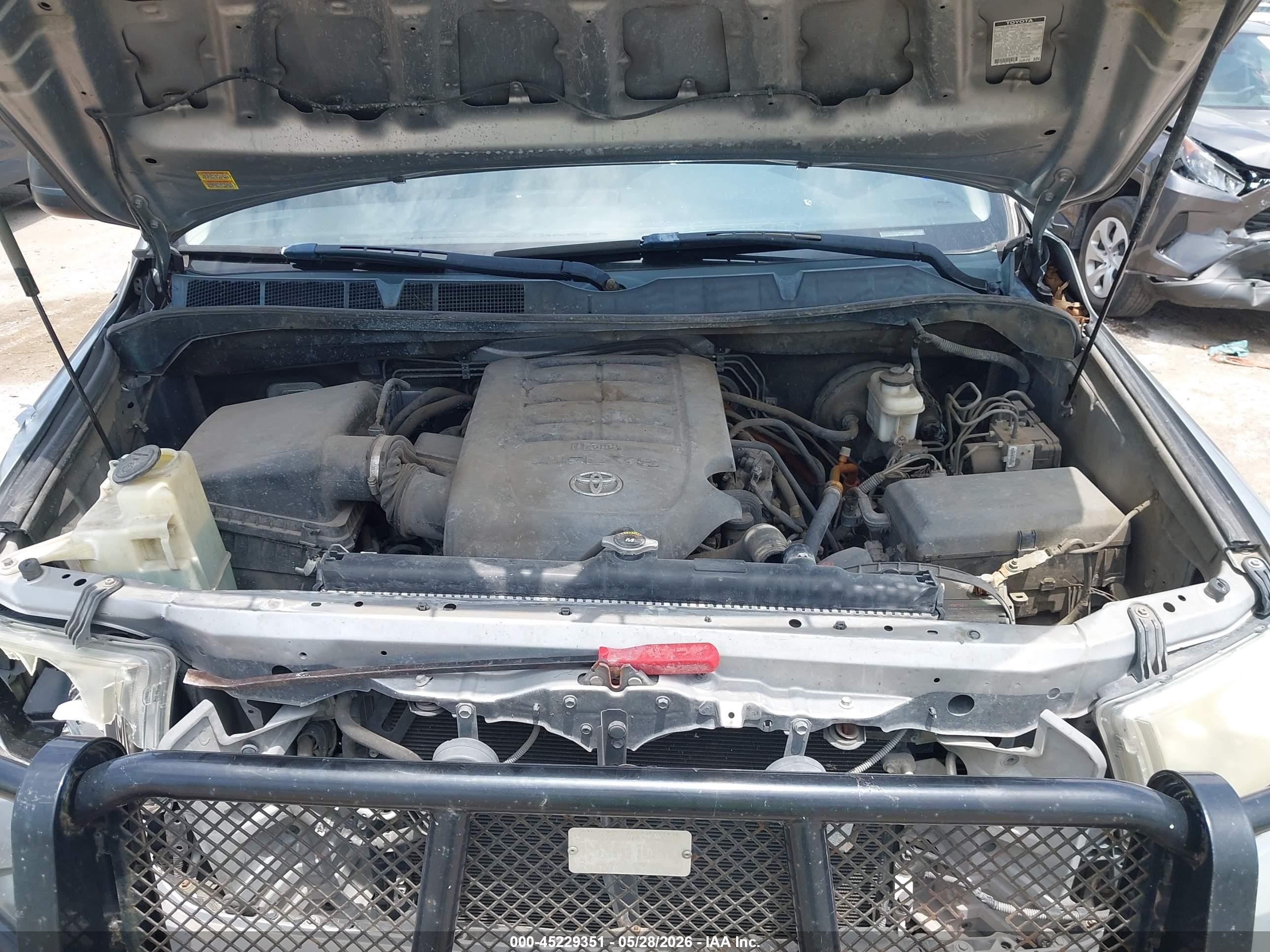 2013 Toyota Tundra Grade 4.6l V8 Серебряный vin: 5TFEM5F17DX059230