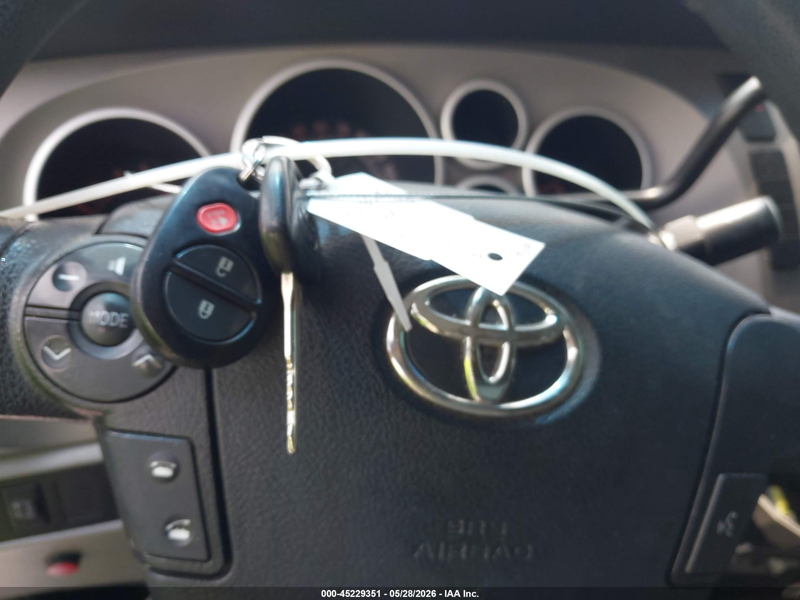 2013 Toyota Tundra Grade 4.6l V8 Серебряный vin: 5TFEM5F17DX059230