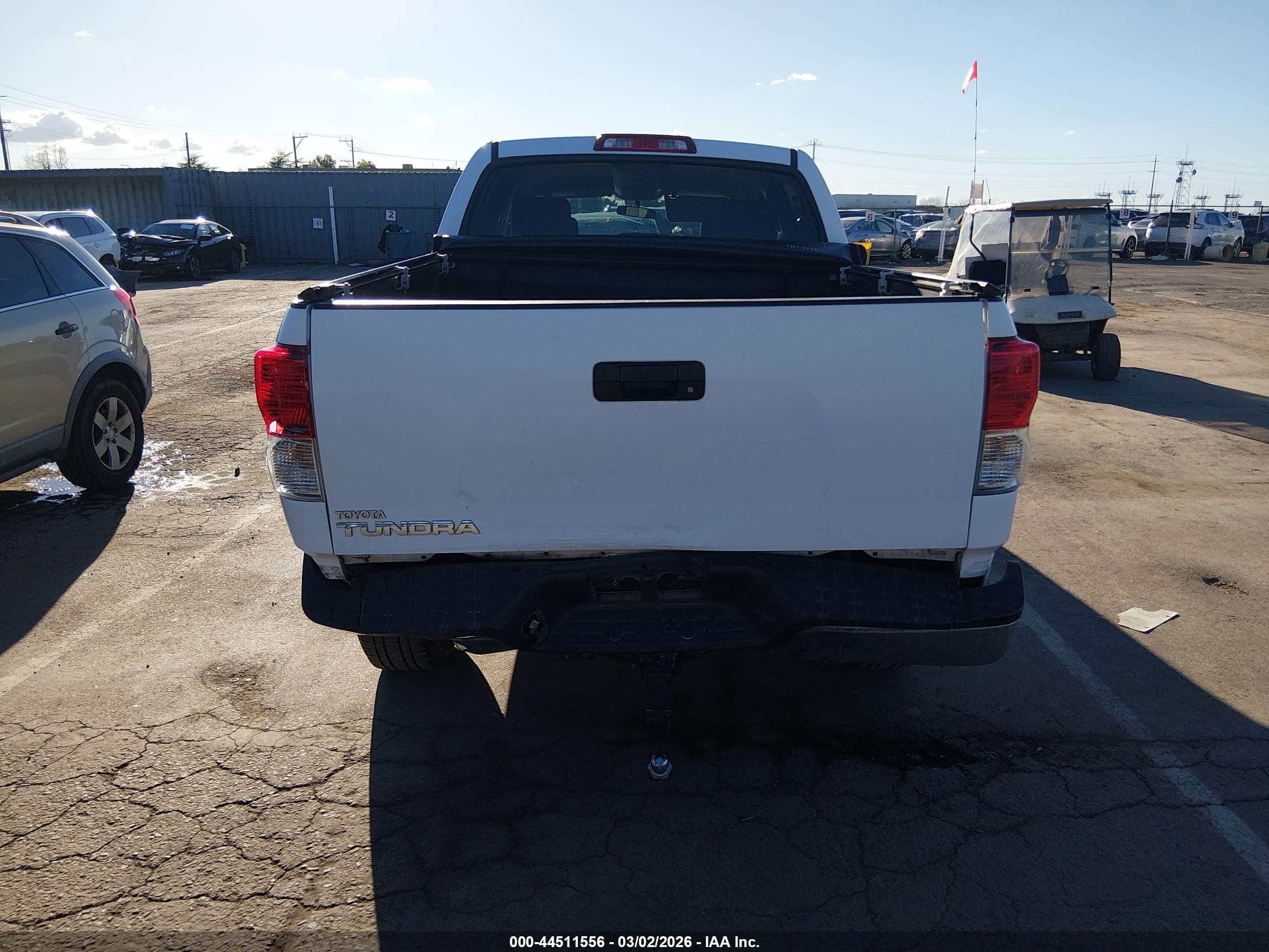 2011 Toyota Tundra Grade 4.6l V8 Белый vin: 5TFEM5F18BX021986
