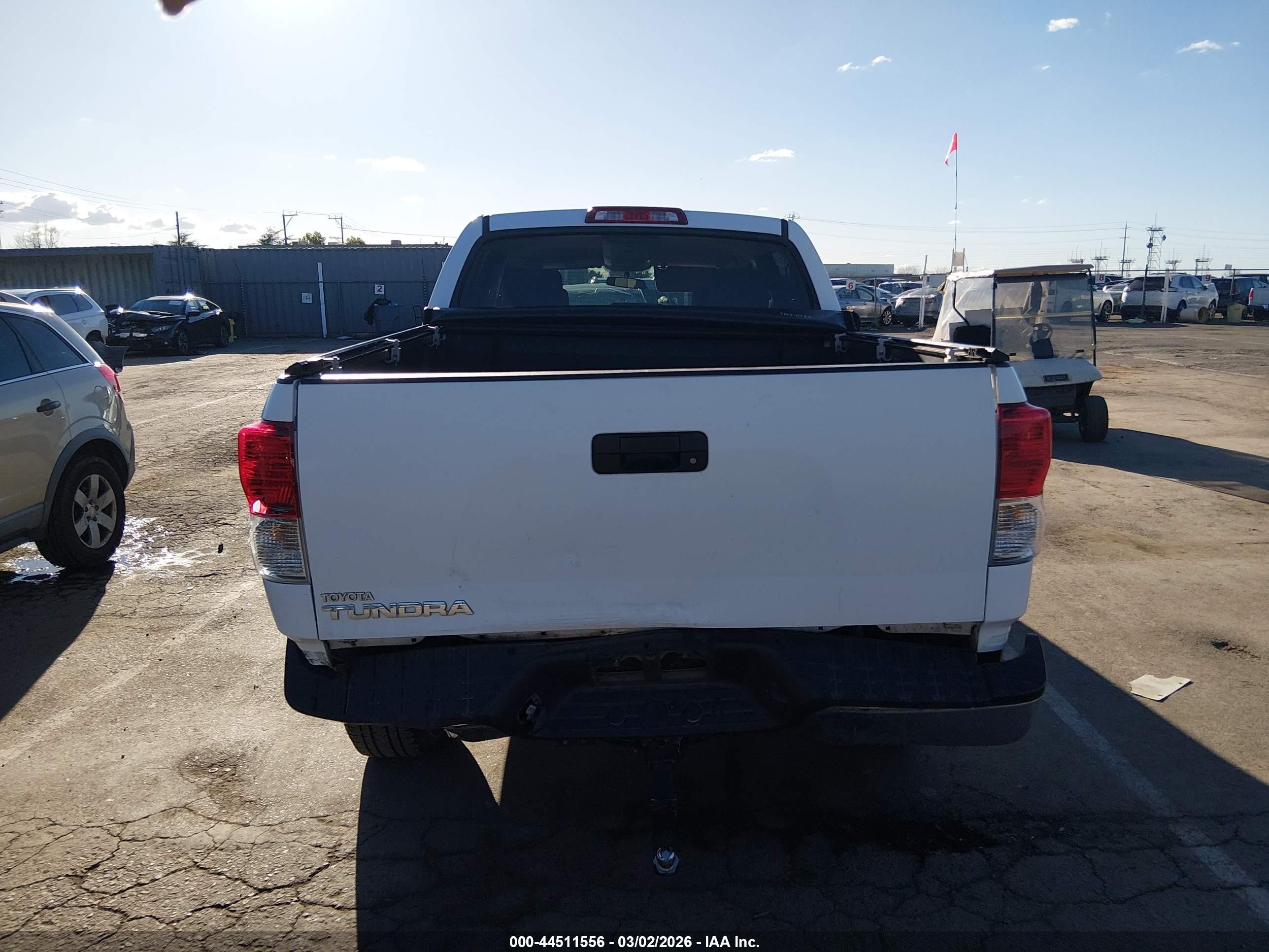 2011 Toyota Tundra Grade 4.6l V8 Белый vin: 5TFEM5F18BX021986