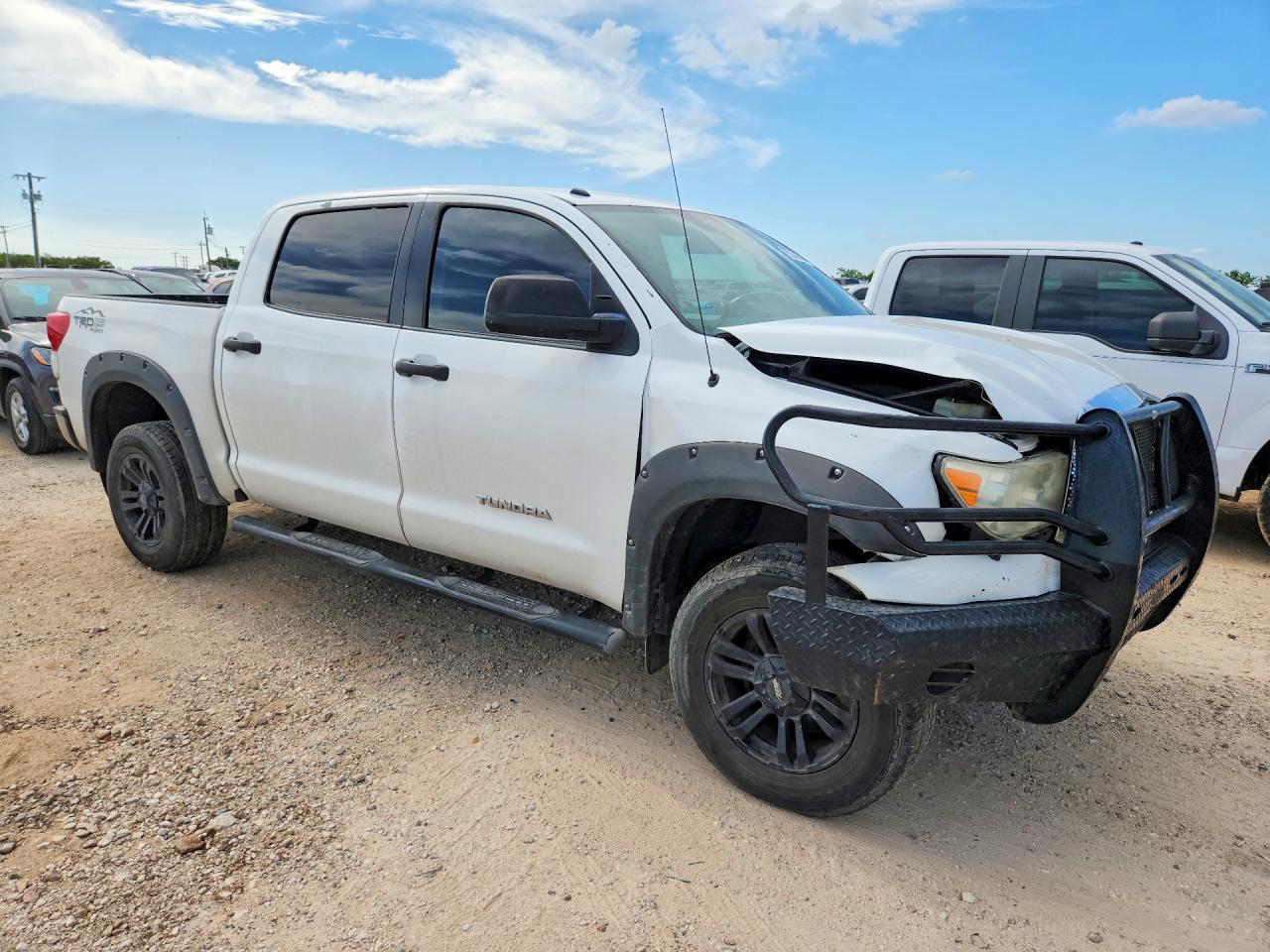 2013 Toyota Tundra Crewmax Sr5 White vin: 5TFEM5F18DX058703