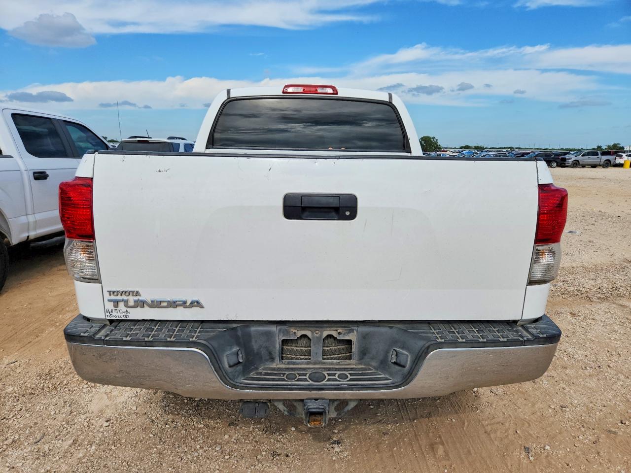 2013 Toyota Tundra Crewmax Sr5 White vin: 5TFEM5F18DX058703