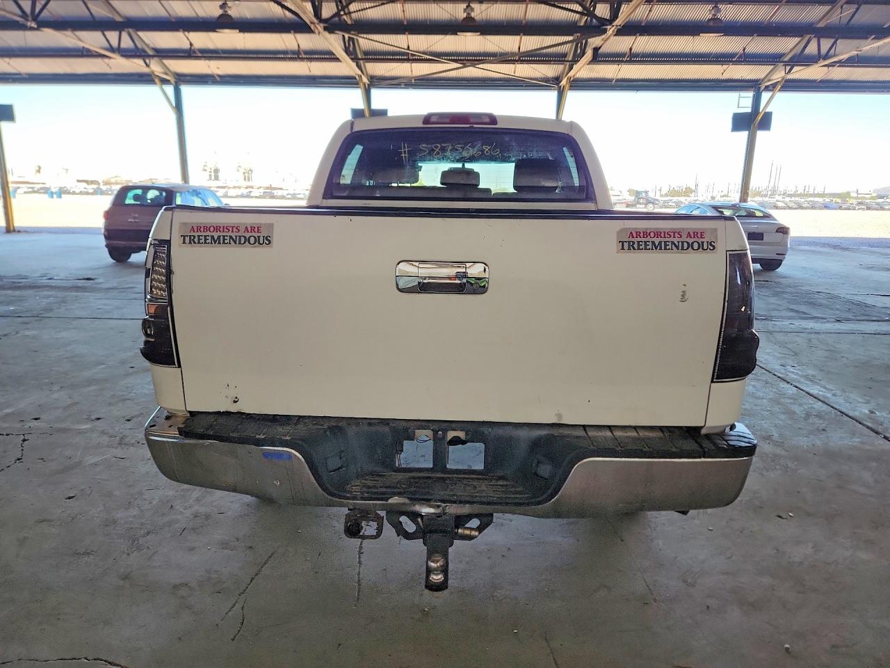 2011 Toyota Tundra Crewmax Sr5 White vin: 5TFEM5F19BX032074