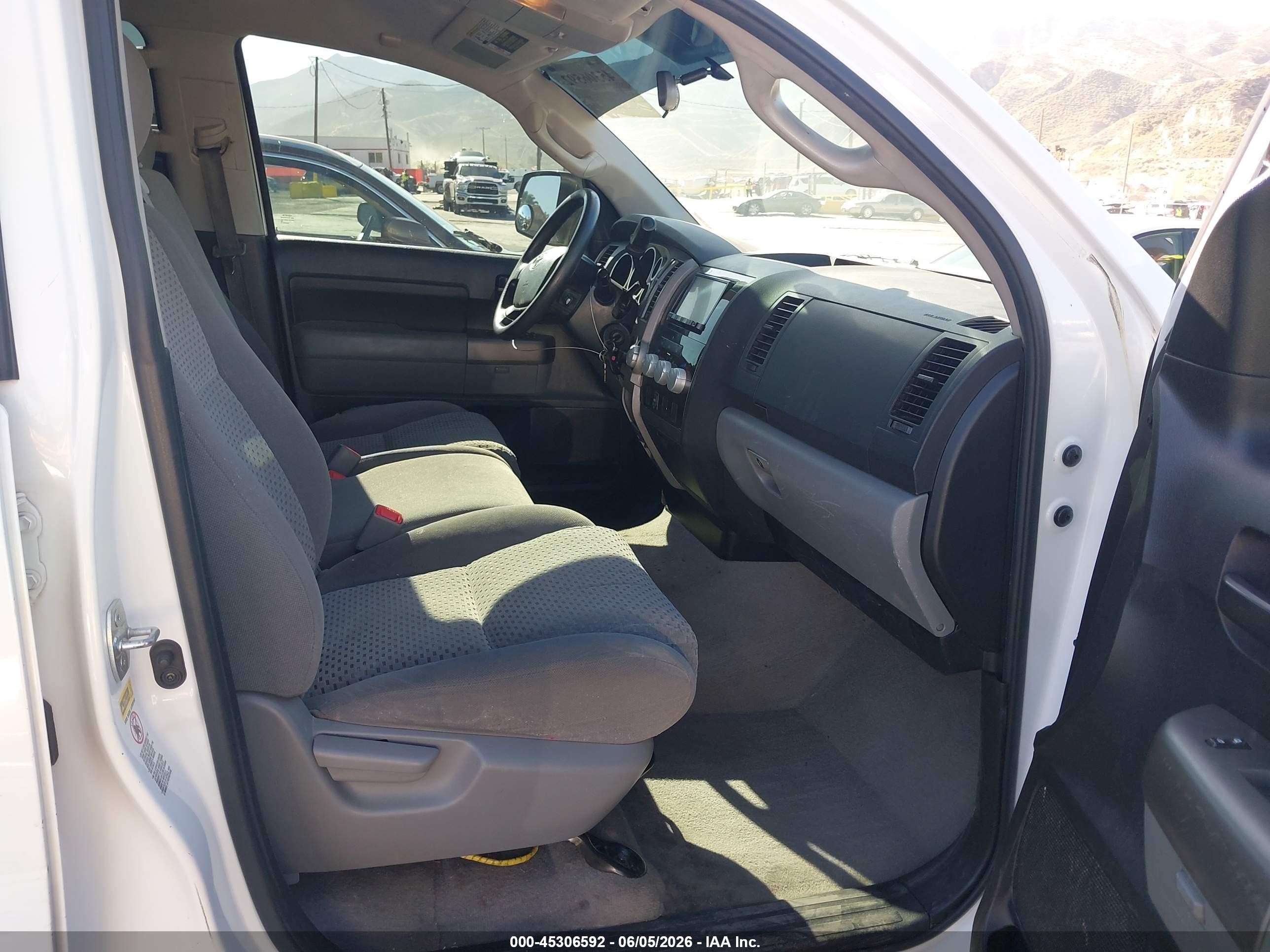 2011 Toyota Tundra Grade 4.6l V8 White vin: 5TFEM5F19BX035928