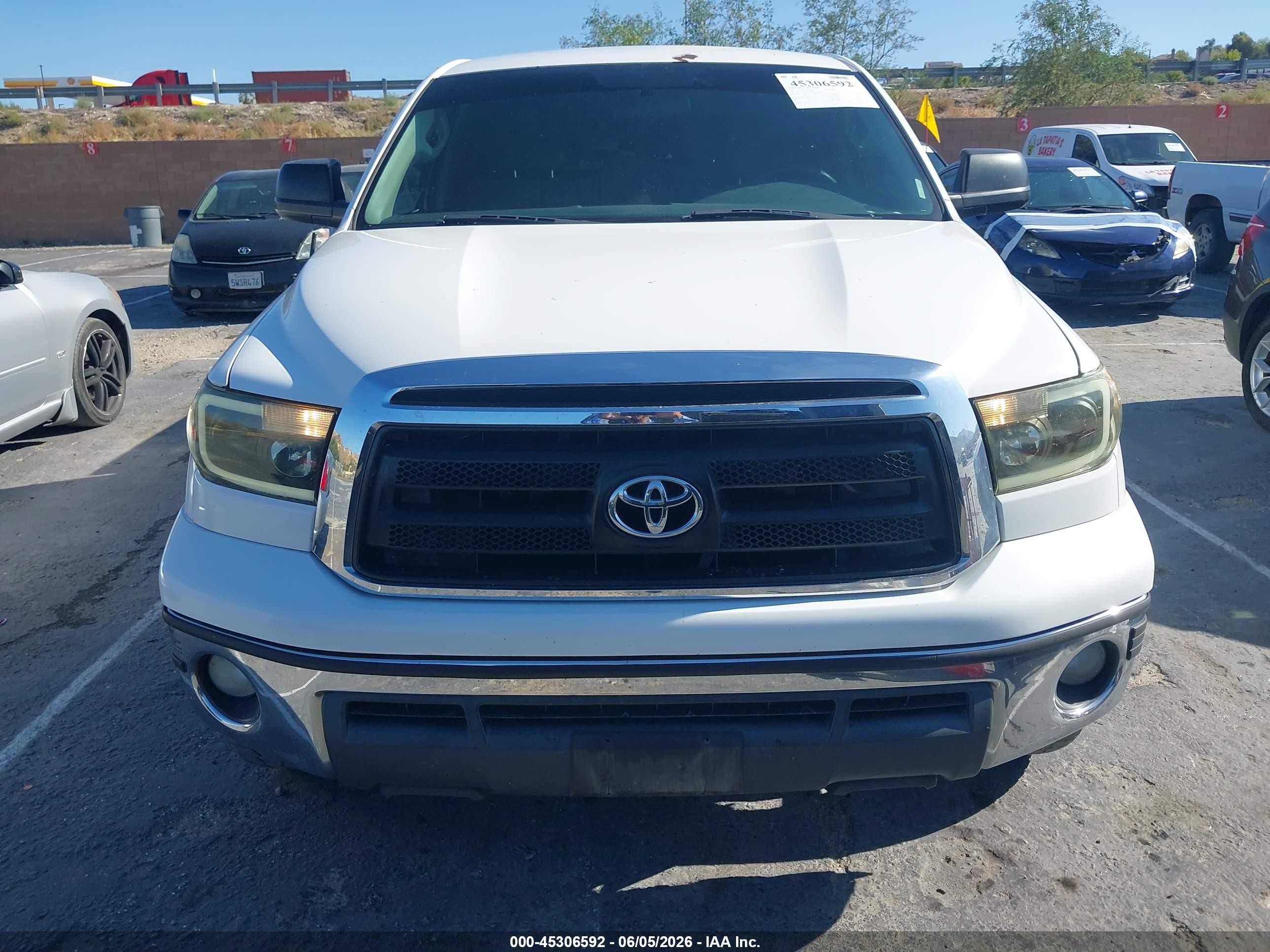 2011 Toyota Tundra Grade 4.6l V8 White vin: 5TFEM5F19BX035928