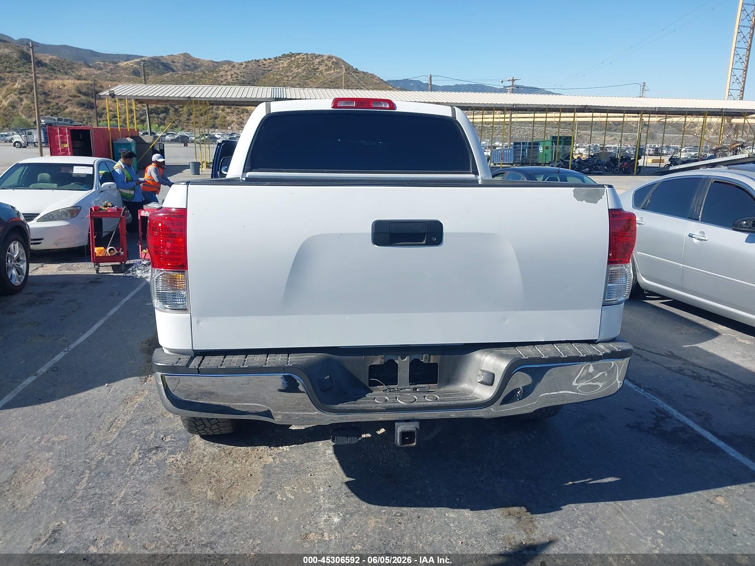 2011 Toyota Tundra Grade 4.6l V8 White vin: 5TFEM5F19BX035928