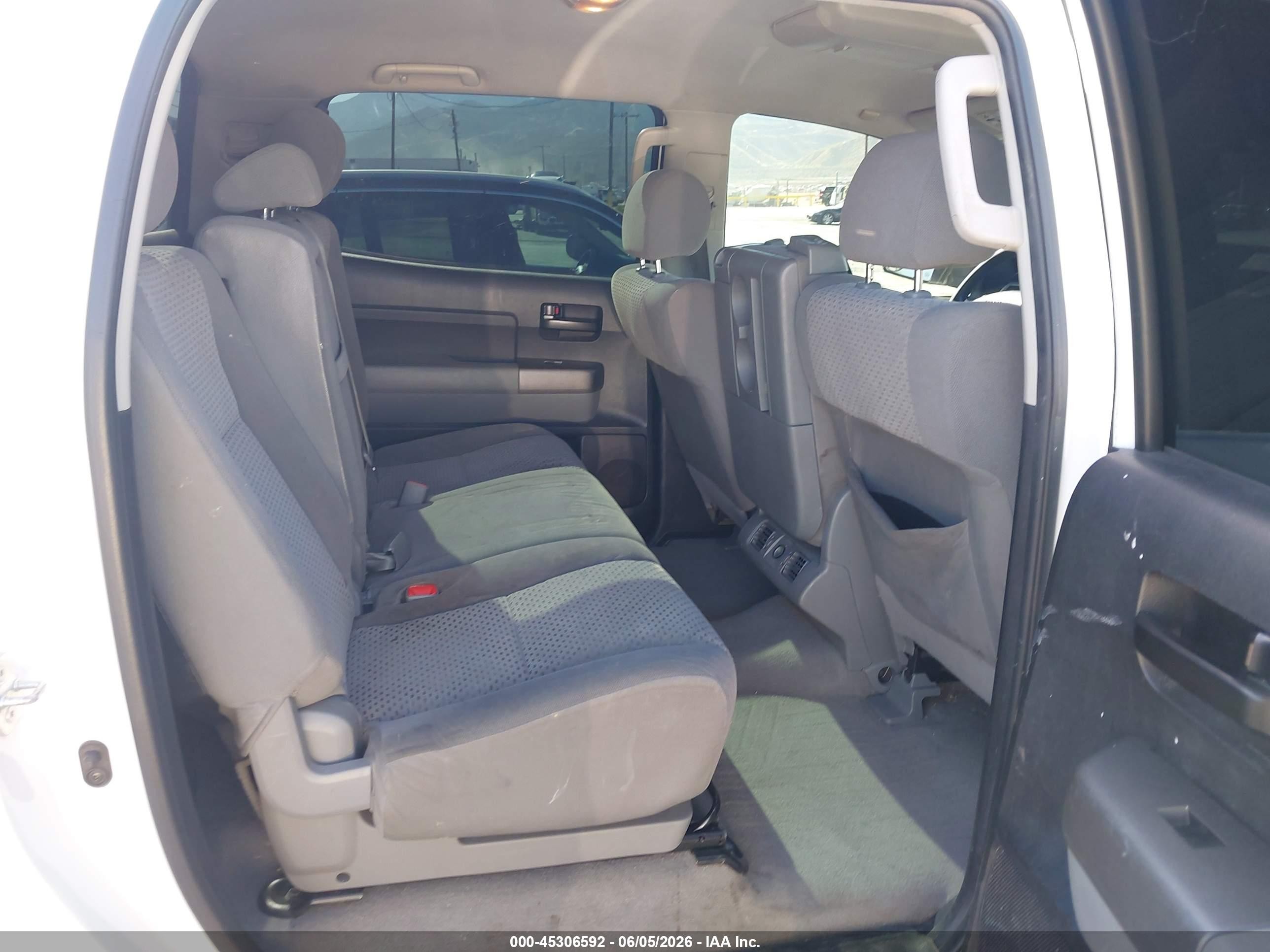 2011 Toyota Tundra Grade 4.6l V8 White vin: 5TFEM5F19BX035928