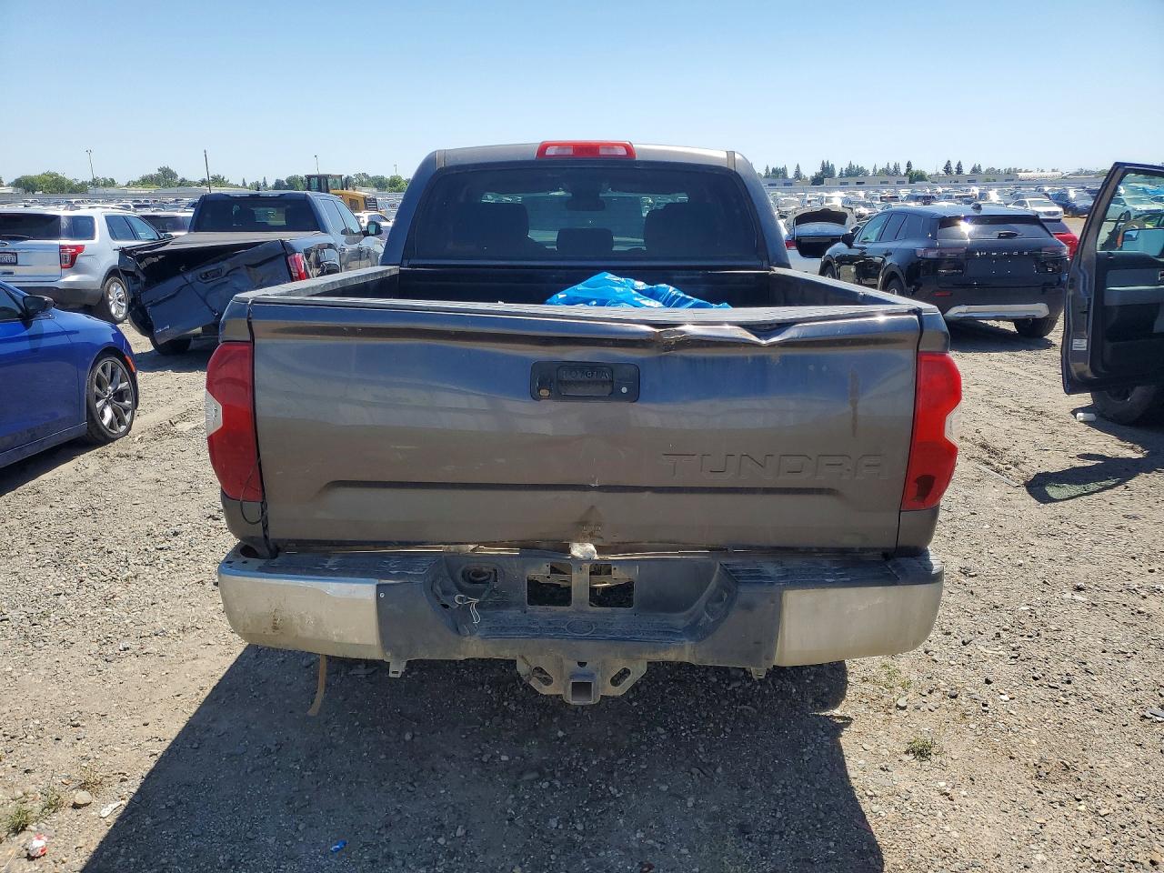 2014 Toyota Tundra Crewmax Sr5 Gray vin: 5TFEM5F19EX077973