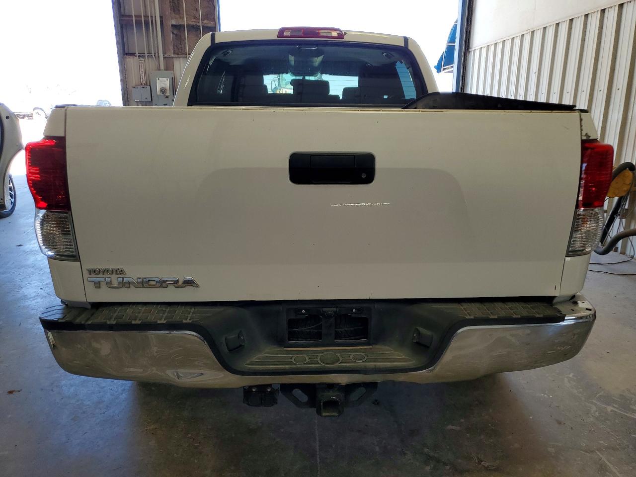 2012 Toyota Tundra Crewmax Sr5 White vin: 5TFEM5F1XCX039844