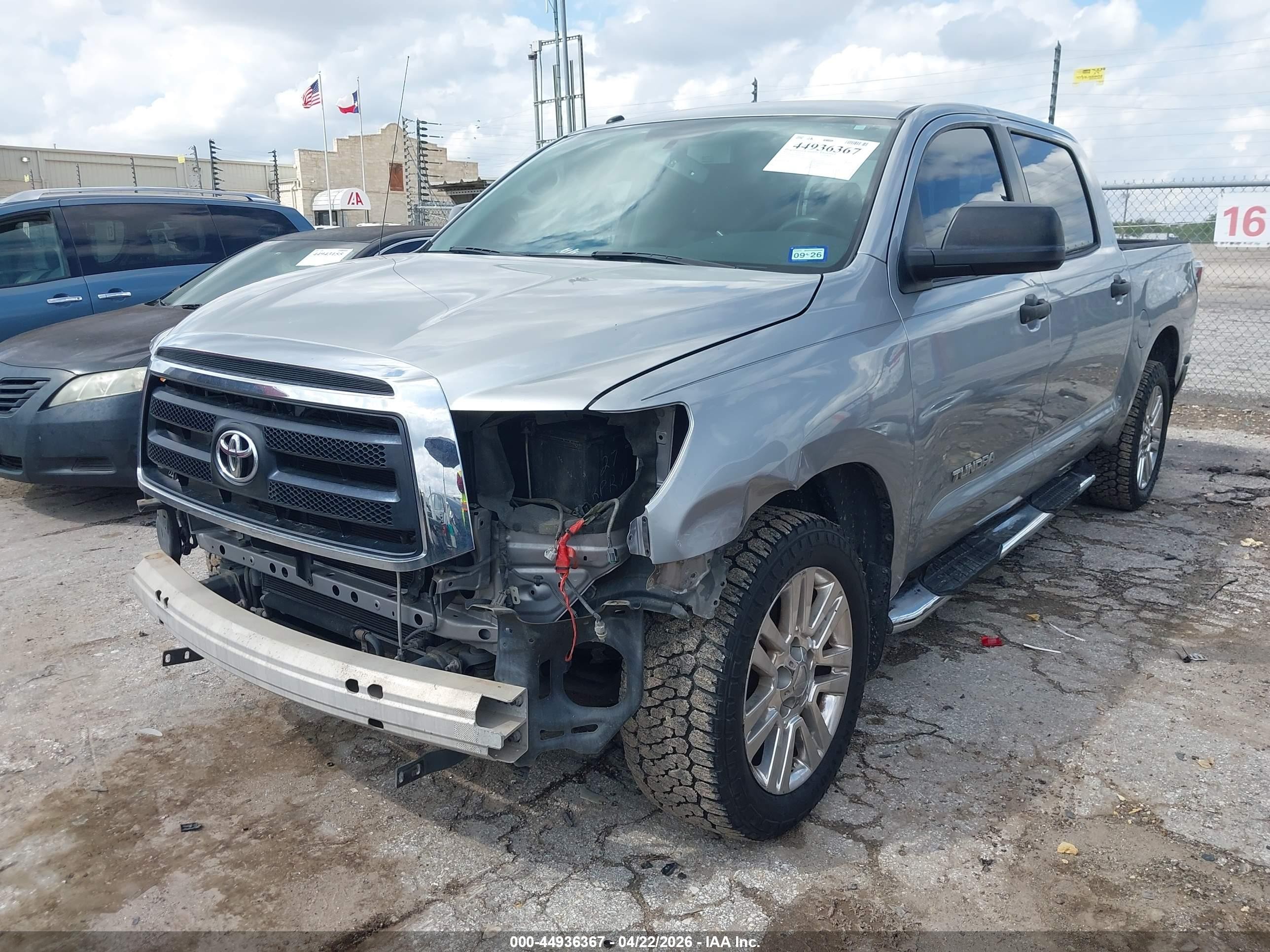 2013 Toyota Tundra Grade 4.6l V8 Серебряный vin: 5TFEM5F1XDX065796