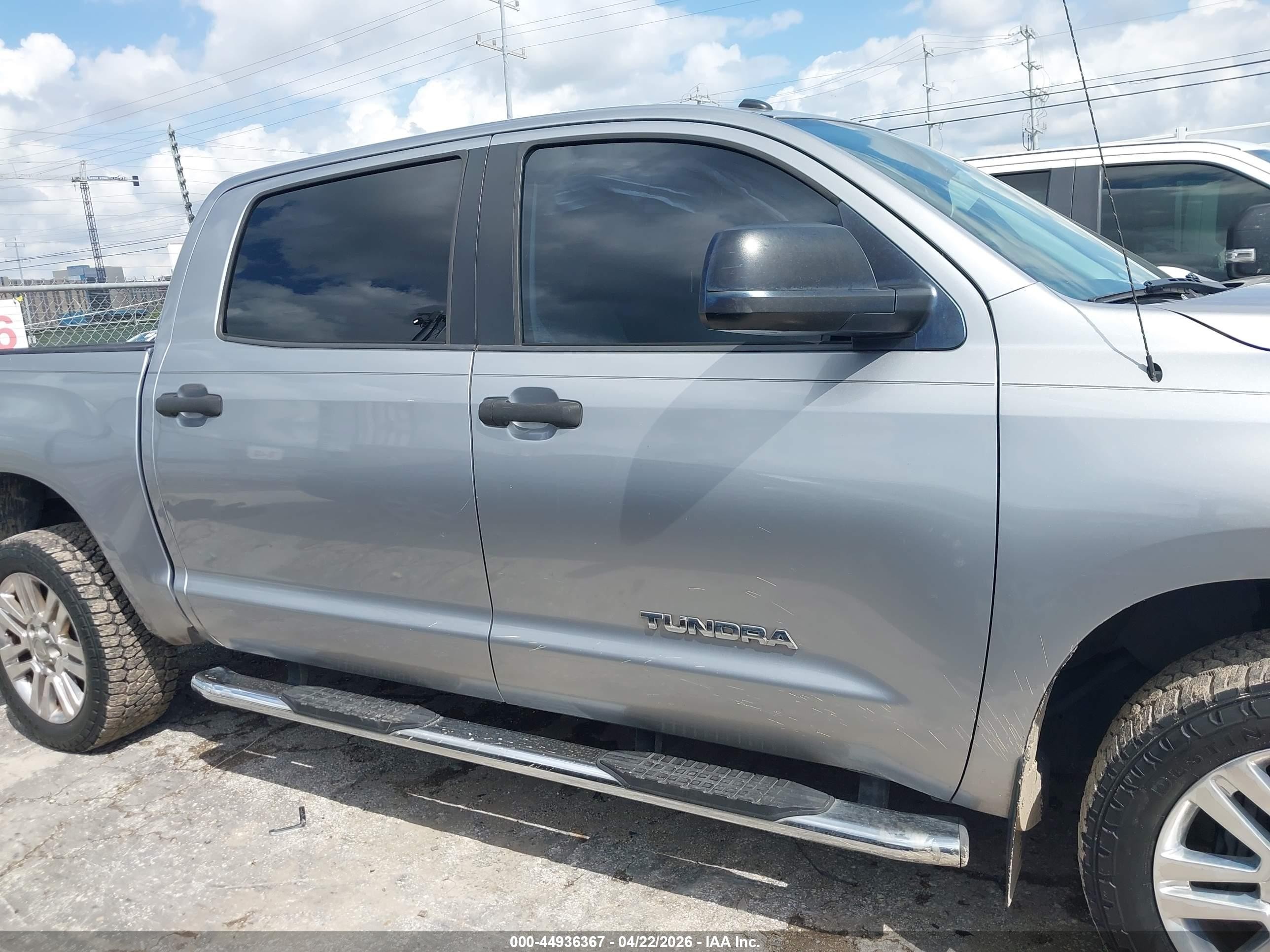 2013 Toyota Tundra Grade 4.6l V8 Серебряный vin: 5TFEM5F1XDX065796