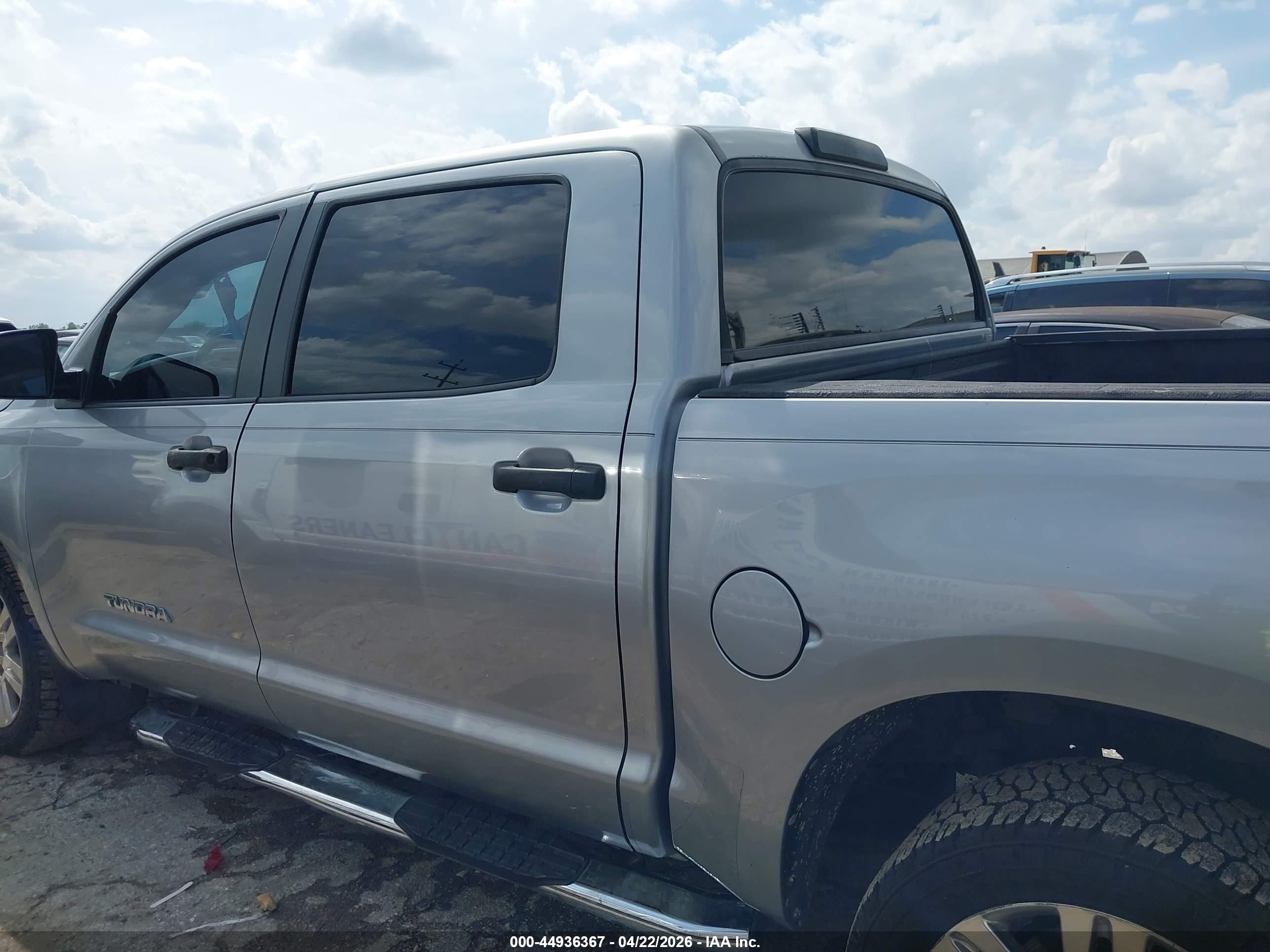 2013 Toyota Tundra Grade 4.6l V8 Серебряный vin: 5TFEM5F1XDX065796