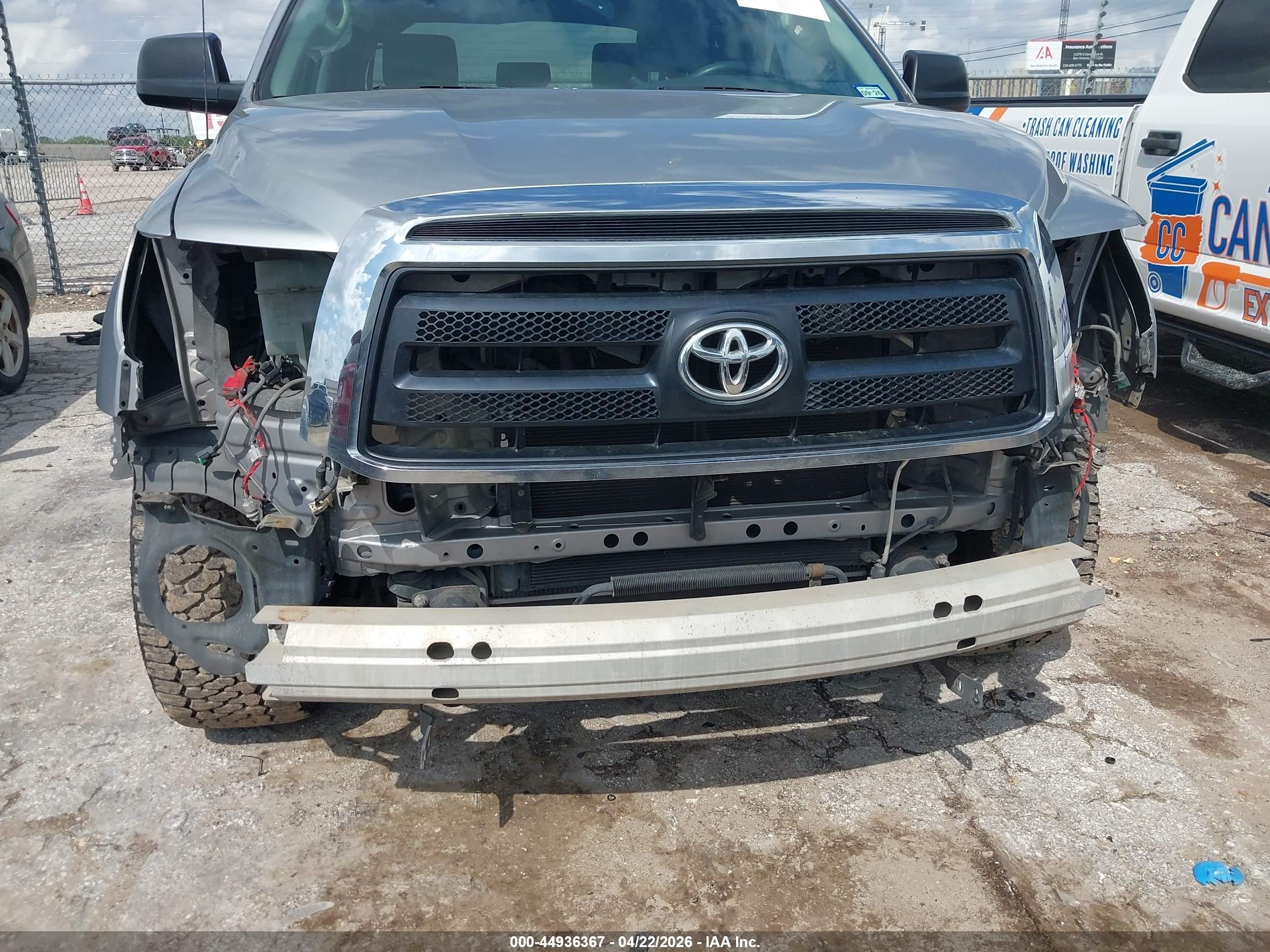 2013 Toyota Tundra Grade 4.6l V8 Серебряный vin: 5TFEM5F1XDX065796