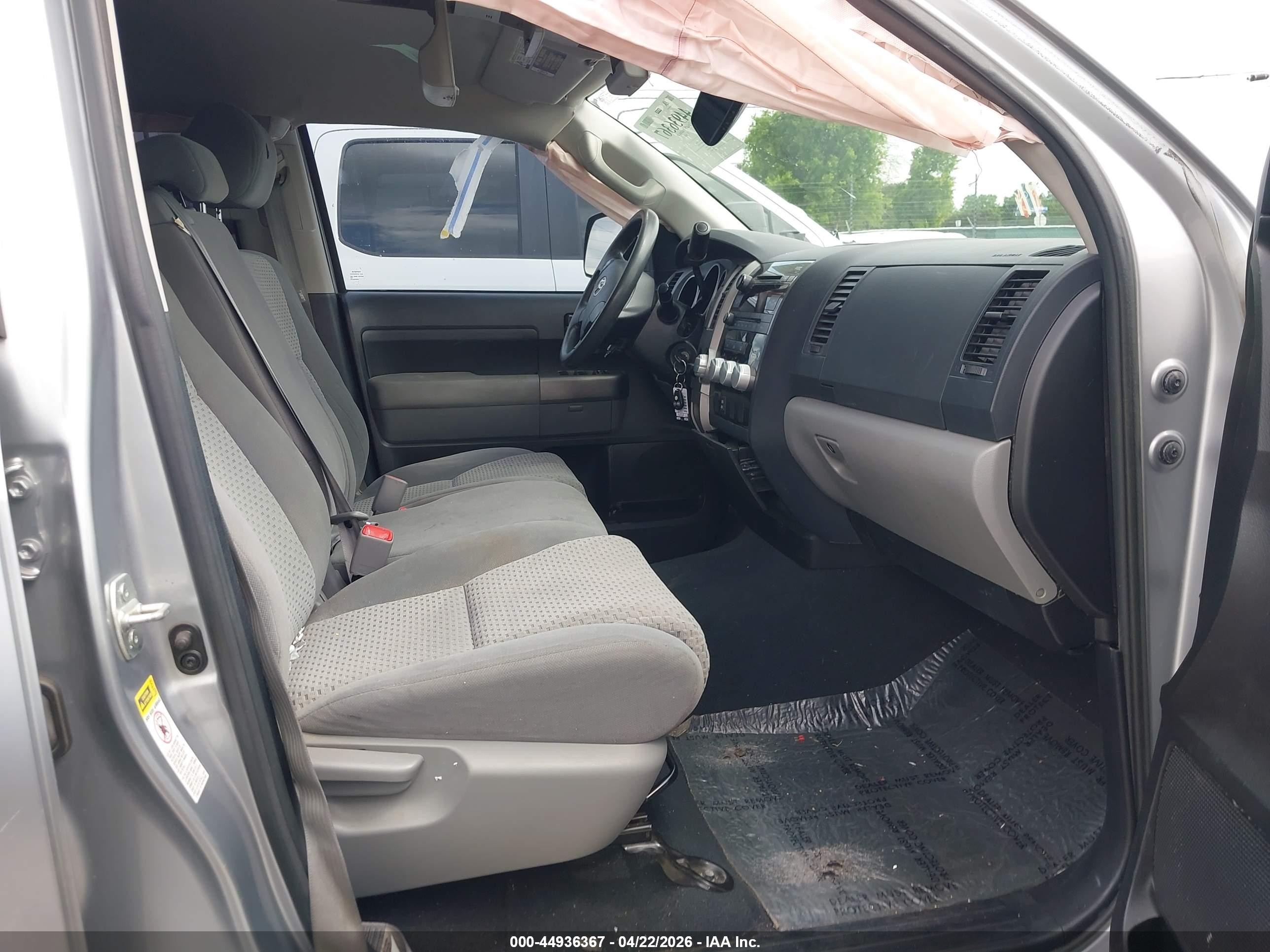 2013 Toyota Tundra Grade 4.6l V8 Серебряный vin: 5TFEM5F1XDX065796