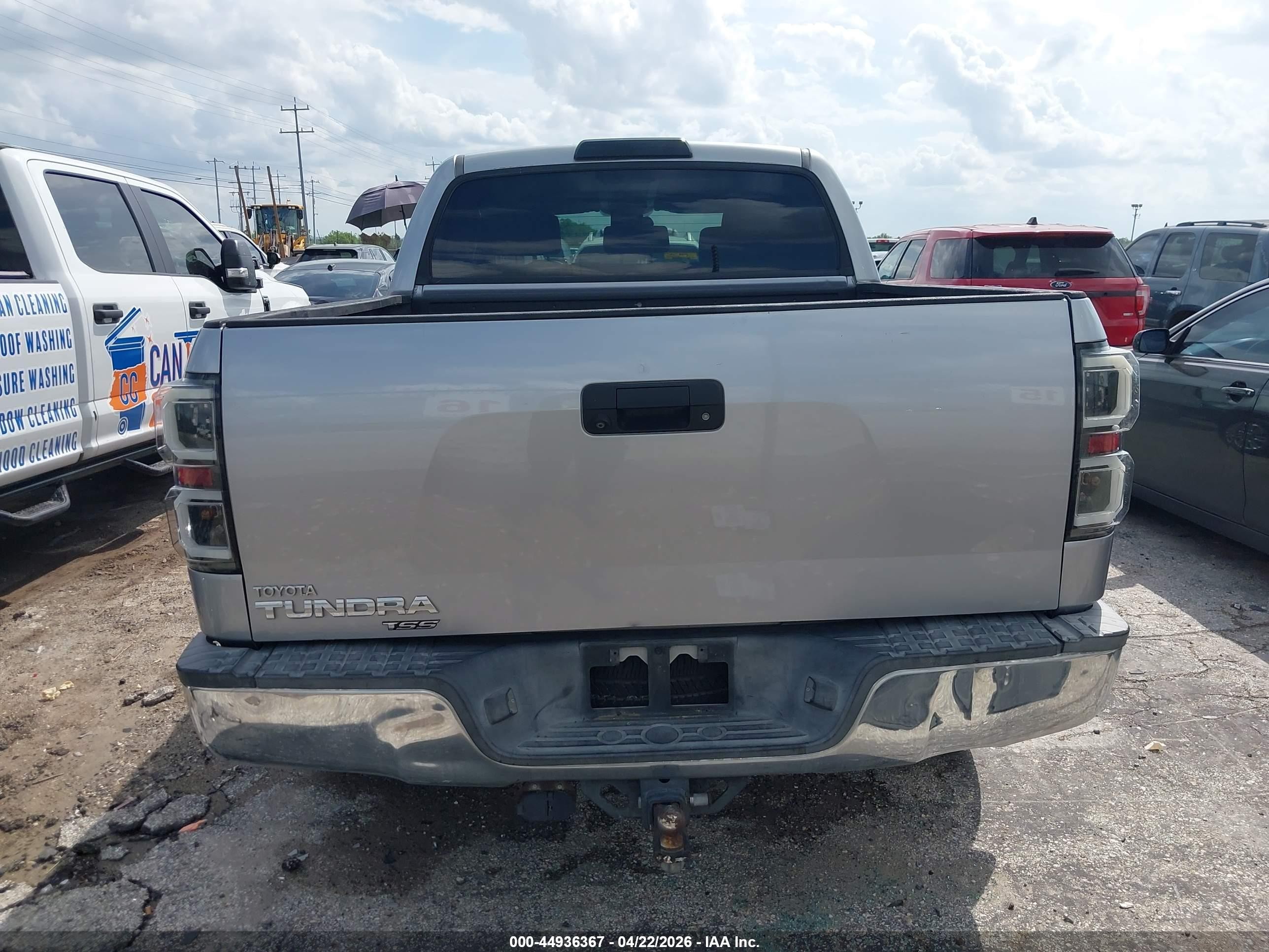 2013 Toyota Tundra Grade 4.6l V8 Серебряный vin: 5TFEM5F1XDX065796