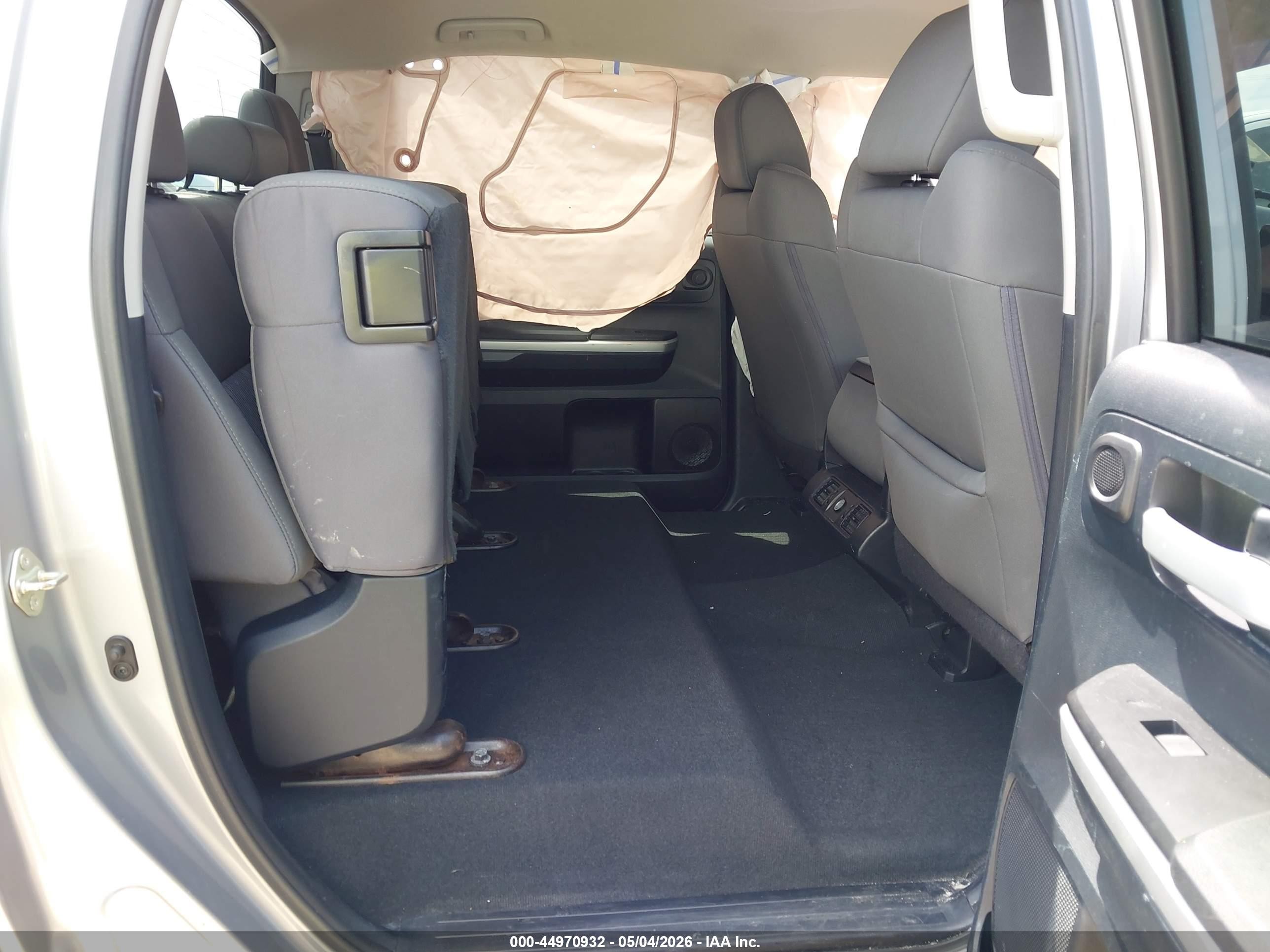 2015 Toyota Tundra Sr5 4.6l V8 Серебряный vin: 5TFEM5F1XFX090734