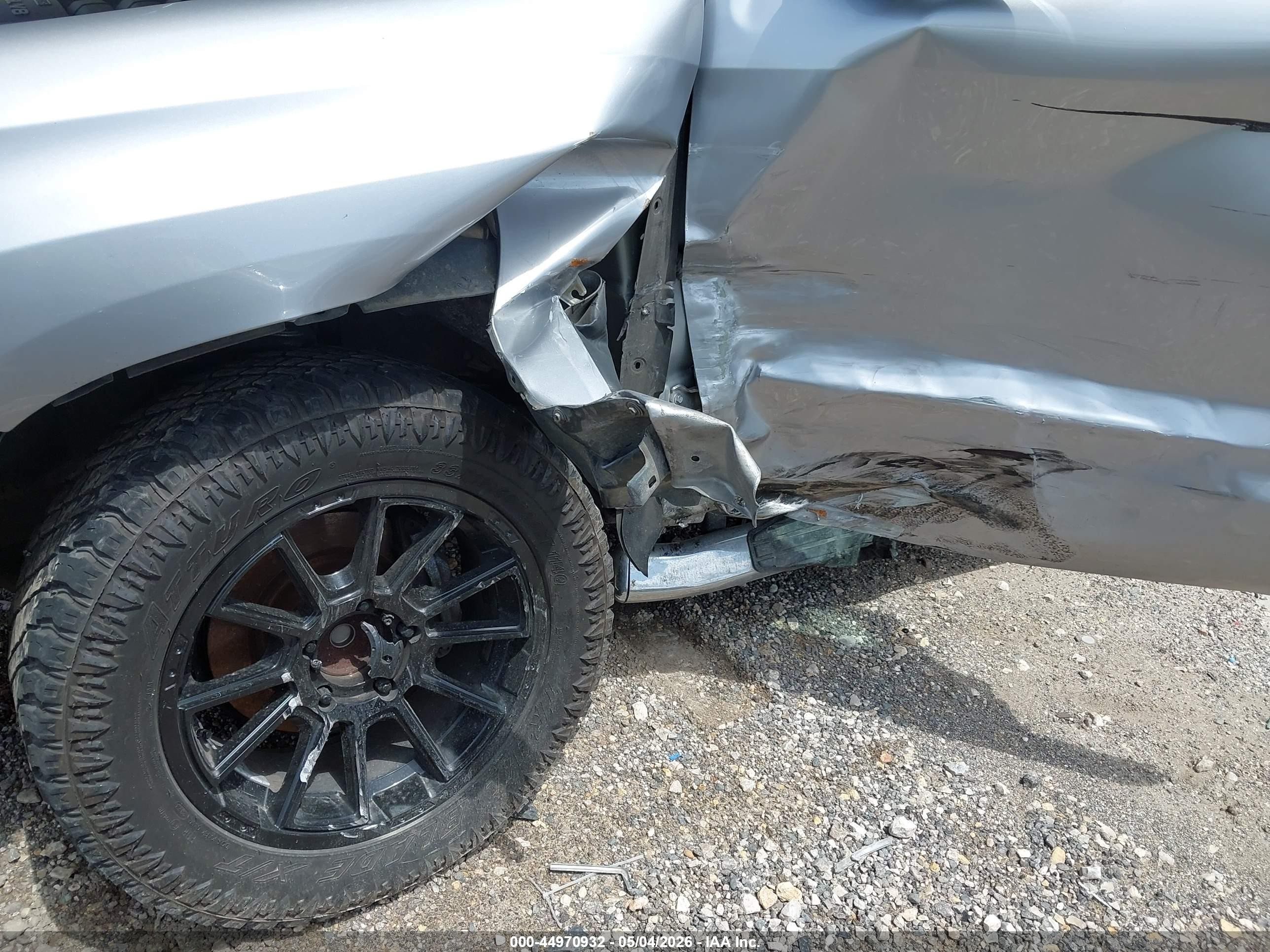 2015 Toyota Tundra Sr5 4.6l V8 Серебряный vin: 5TFEM5F1XFX090734
