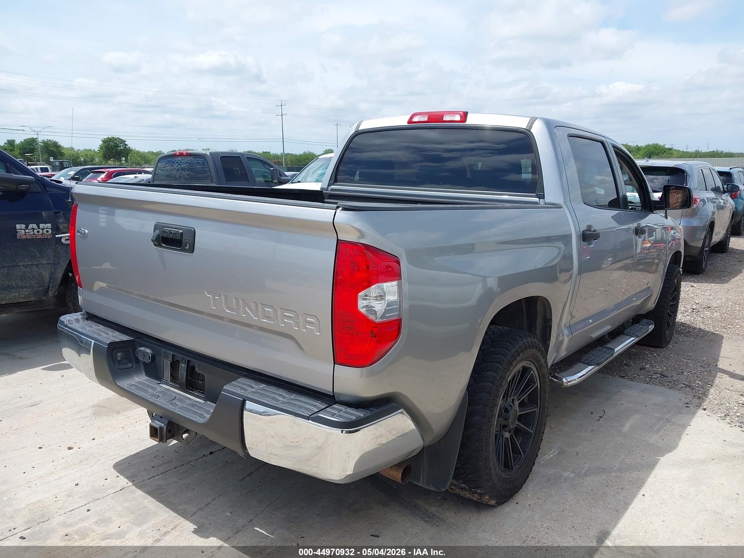 2015 Toyota Tundra Sr5 4.6l V8 Серебряный vin: 5TFEM5F1XFX090734