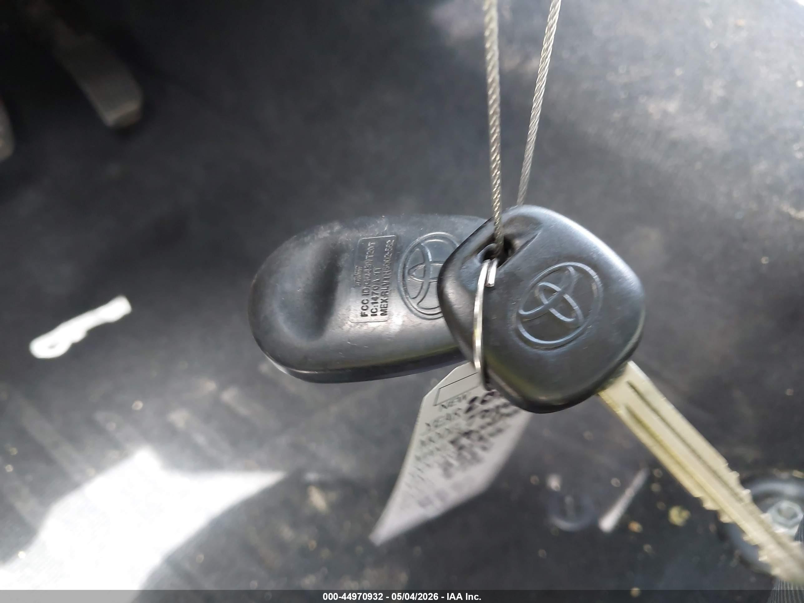 2015 Toyota Tundra Sr5 4.6l V8 Серебряный vin: 5TFEM5F1XFX090734