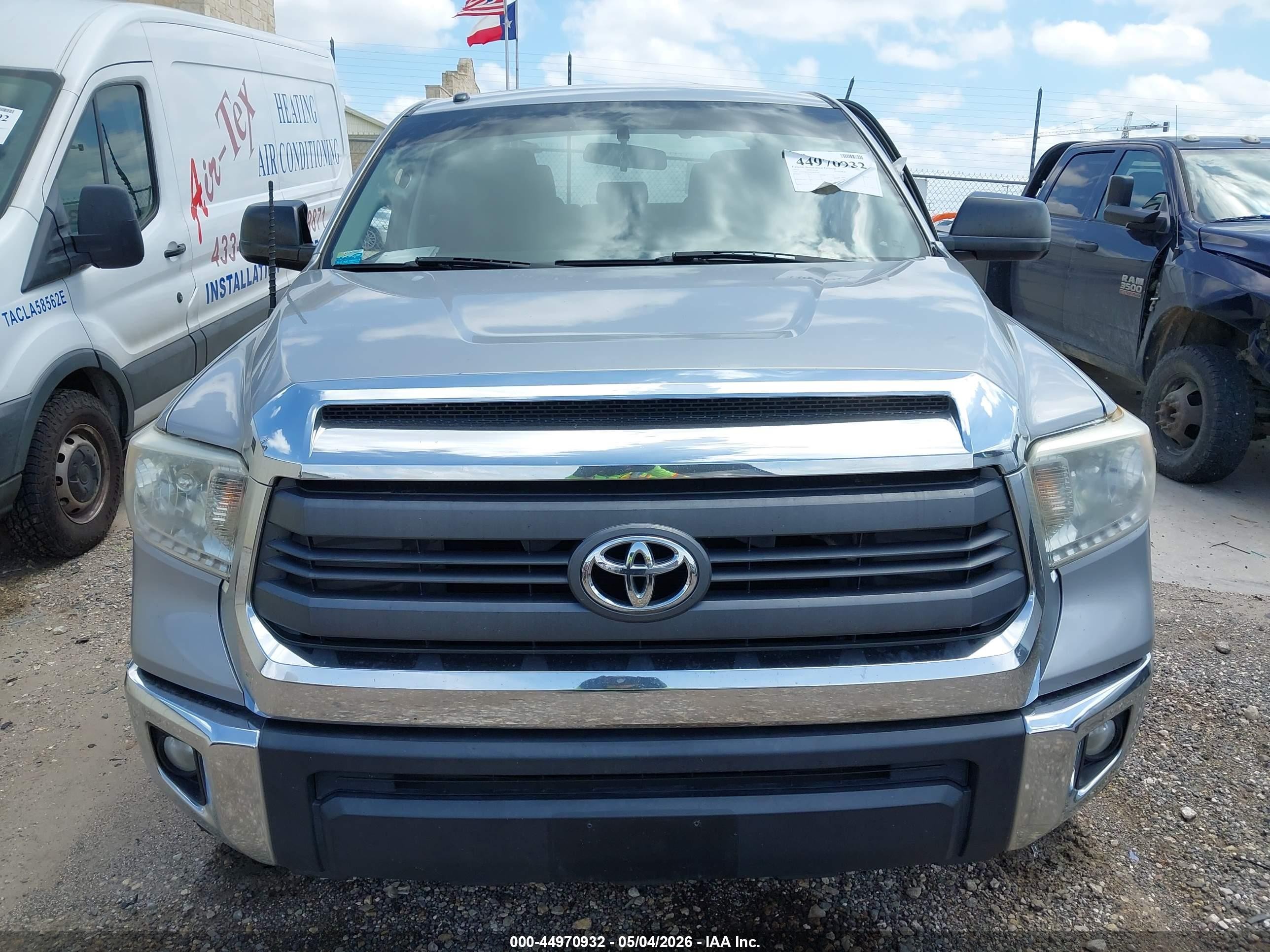 2015 Toyota Tundra Sr5 4.6l V8 Серебряный vin: 5TFEM5F1XFX090734