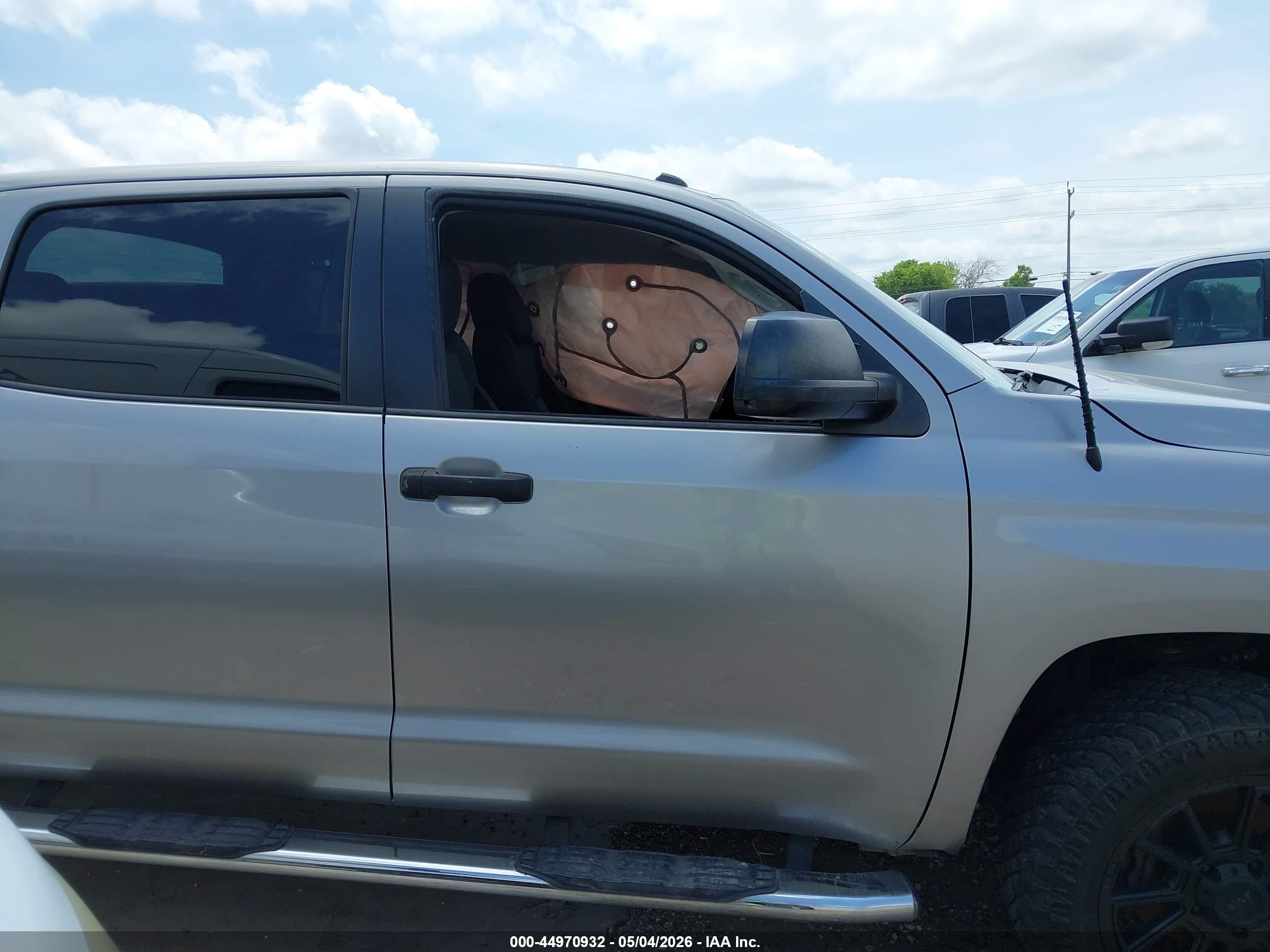 2015 Toyota Tundra Sr5 4.6l V8 Серебряный vin: 5TFEM5F1XFX090734