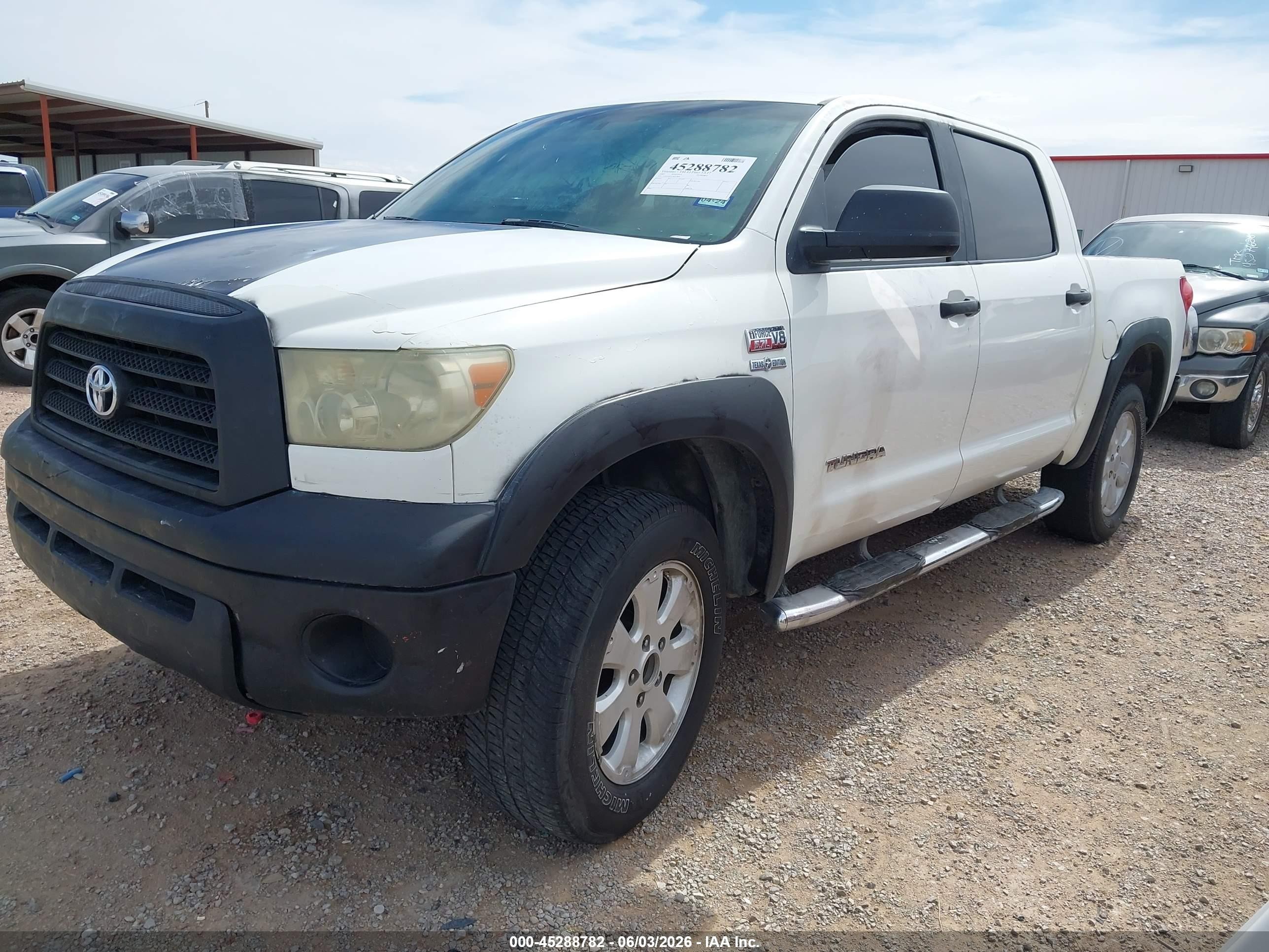 2007 Toyota Tundra Sr5 5.7l V8 White vin: 5TFEV54117X027894