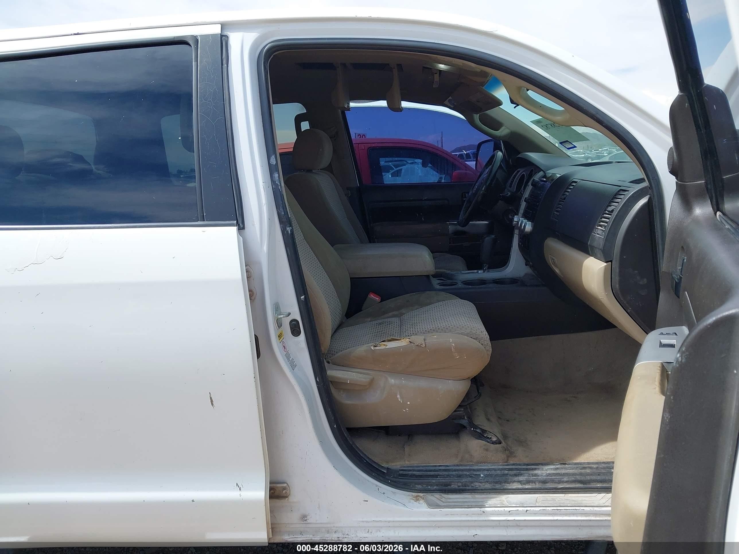 2007 Toyota Tundra Sr5 5.7l V8 White vin: 5TFEV54117X027894