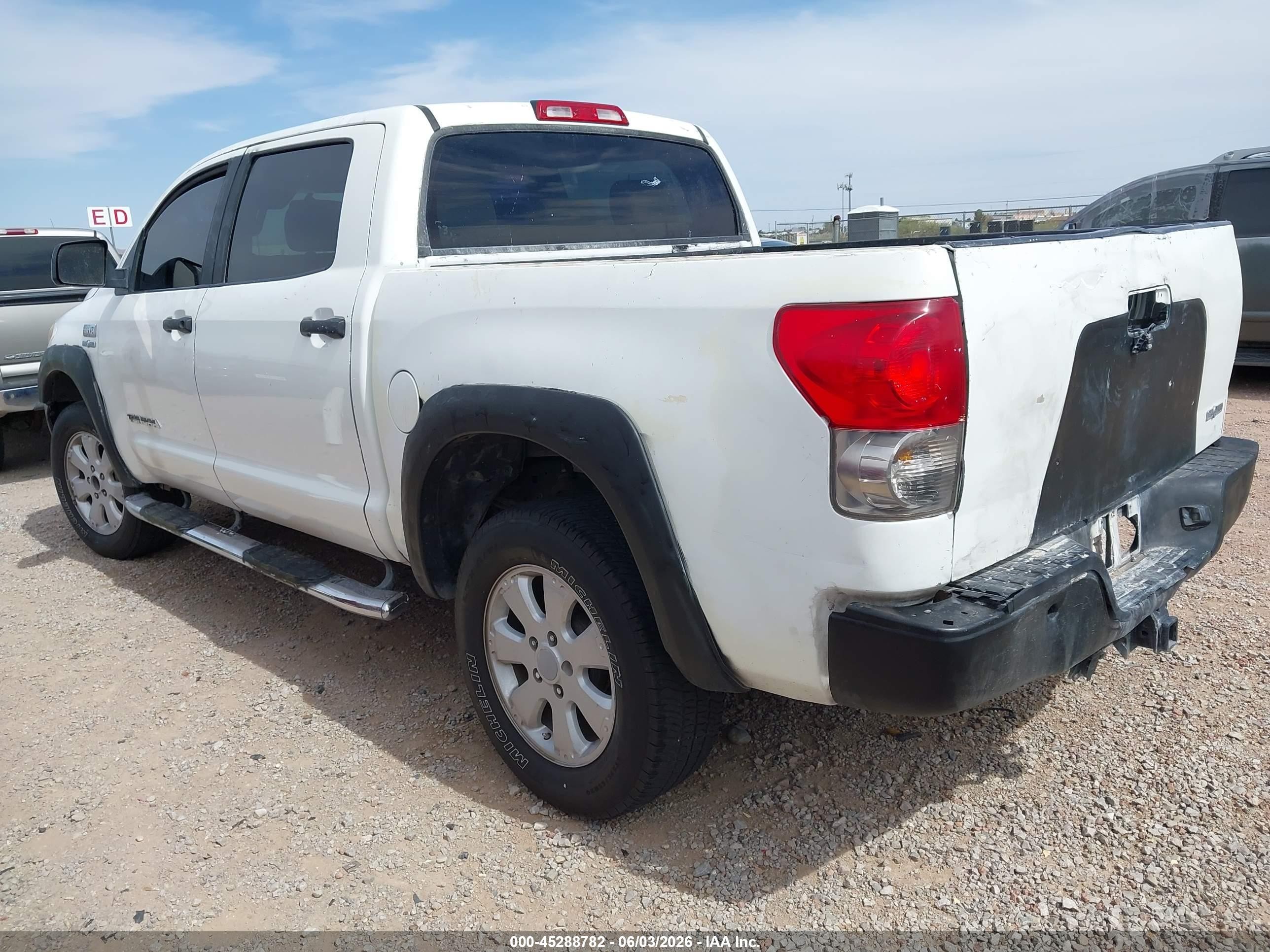2007 Toyota Tundra Sr5 5.7l V8 White vin: 5TFEV54117X027894