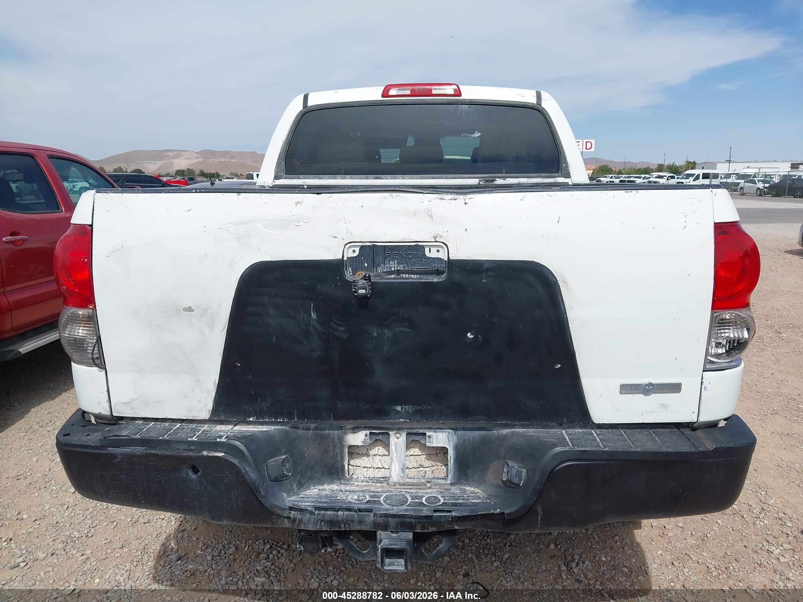 2007 Toyota Tundra Sr5 5.7l V8 White vin: 5TFEV54117X027894