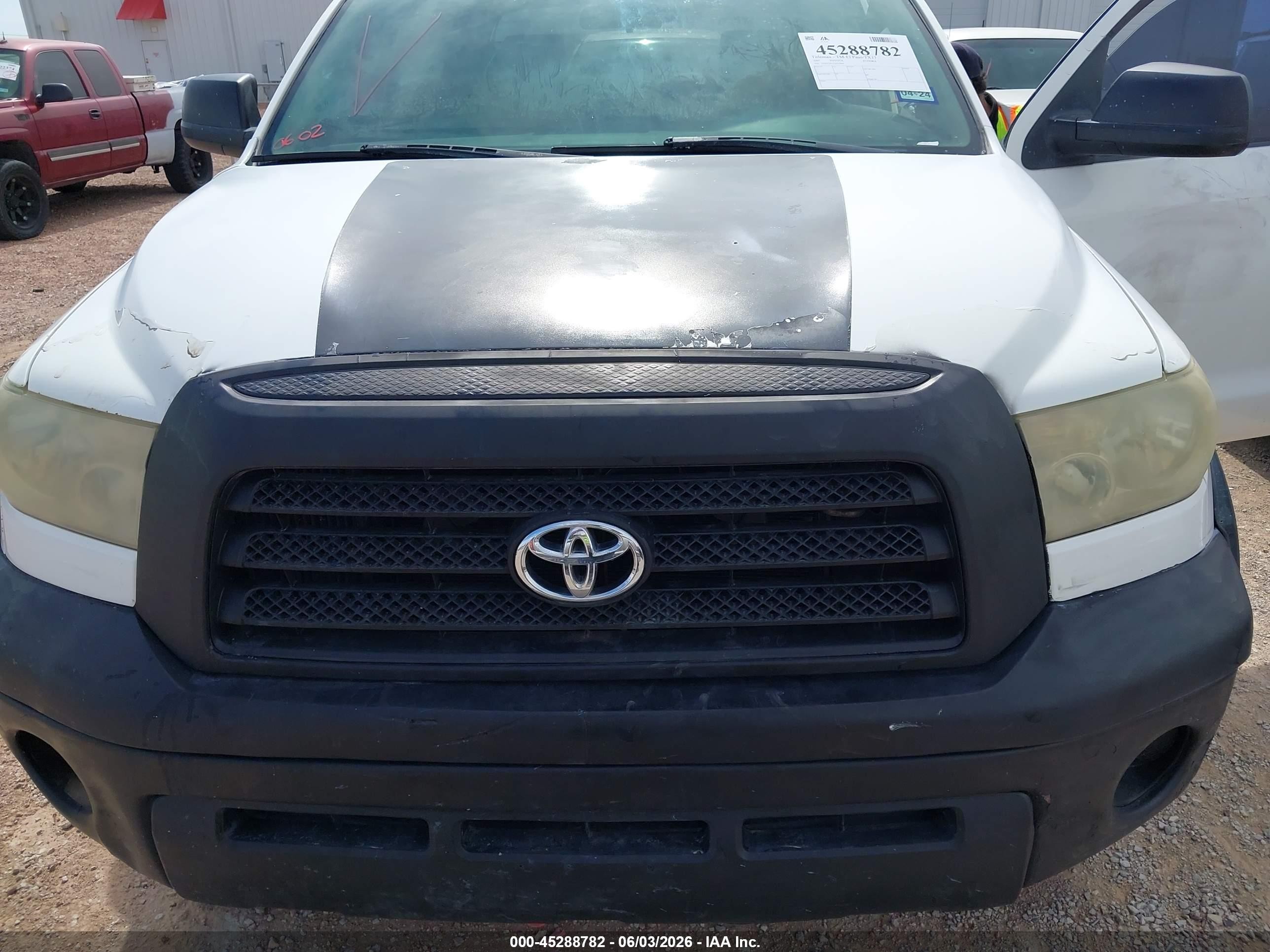 2007 Toyota Tundra Sr5 5.7l V8 White vin: 5TFEV54117X027894