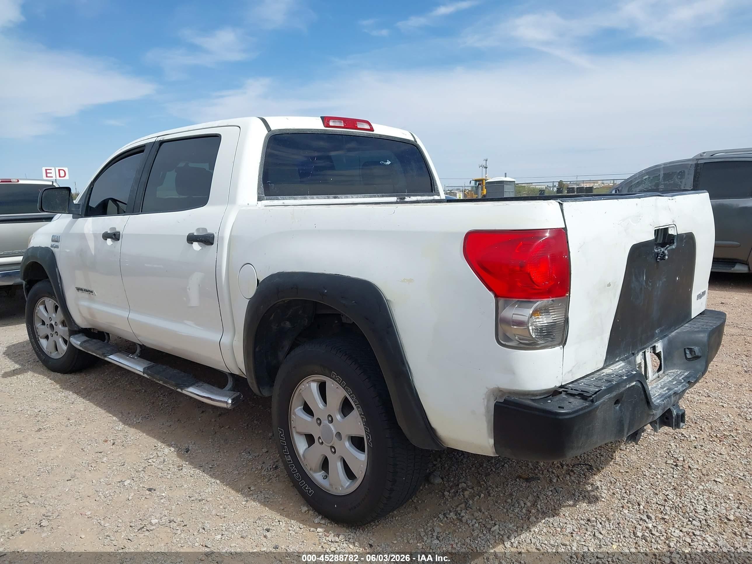2007 Toyota Tundra Sr5 5.7l V8 White vin: 5TFEV54117X027894