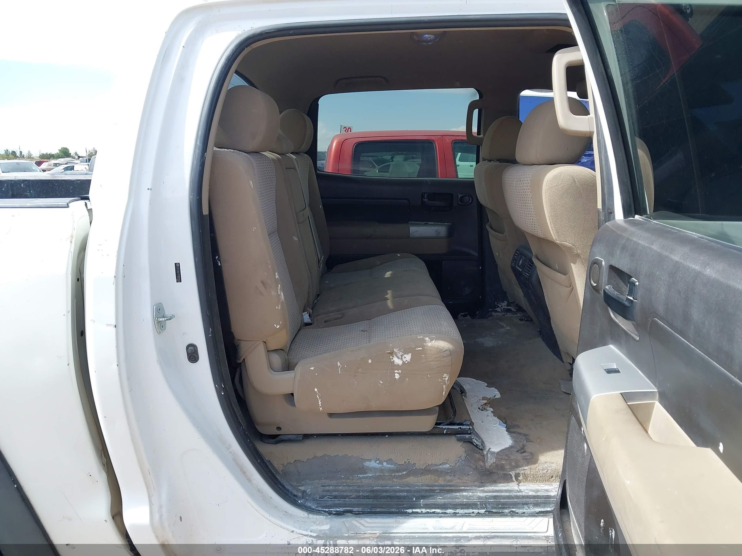 2007 Toyota Tundra Sr5 5.7l V8 White vin: 5TFEV54117X027894