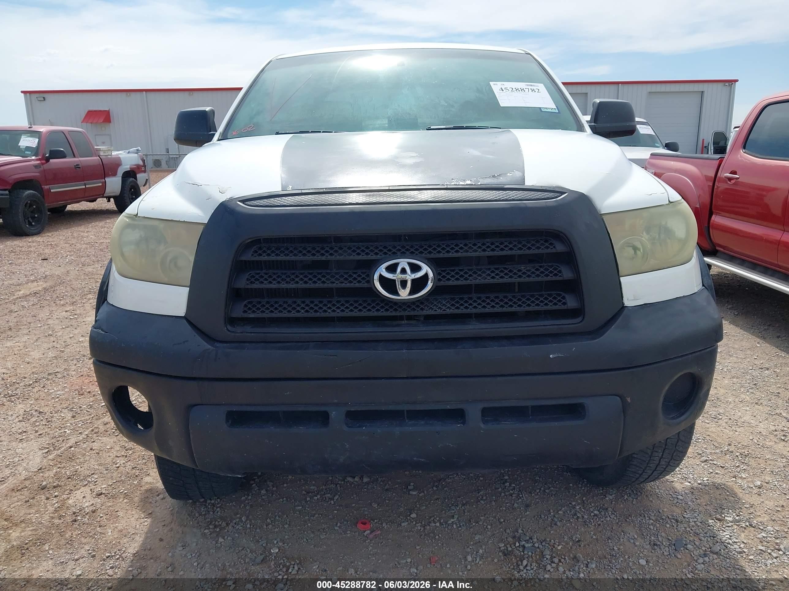 2007 Toyota Tundra Sr5 5.7l V8 White vin: 5TFEV54117X027894