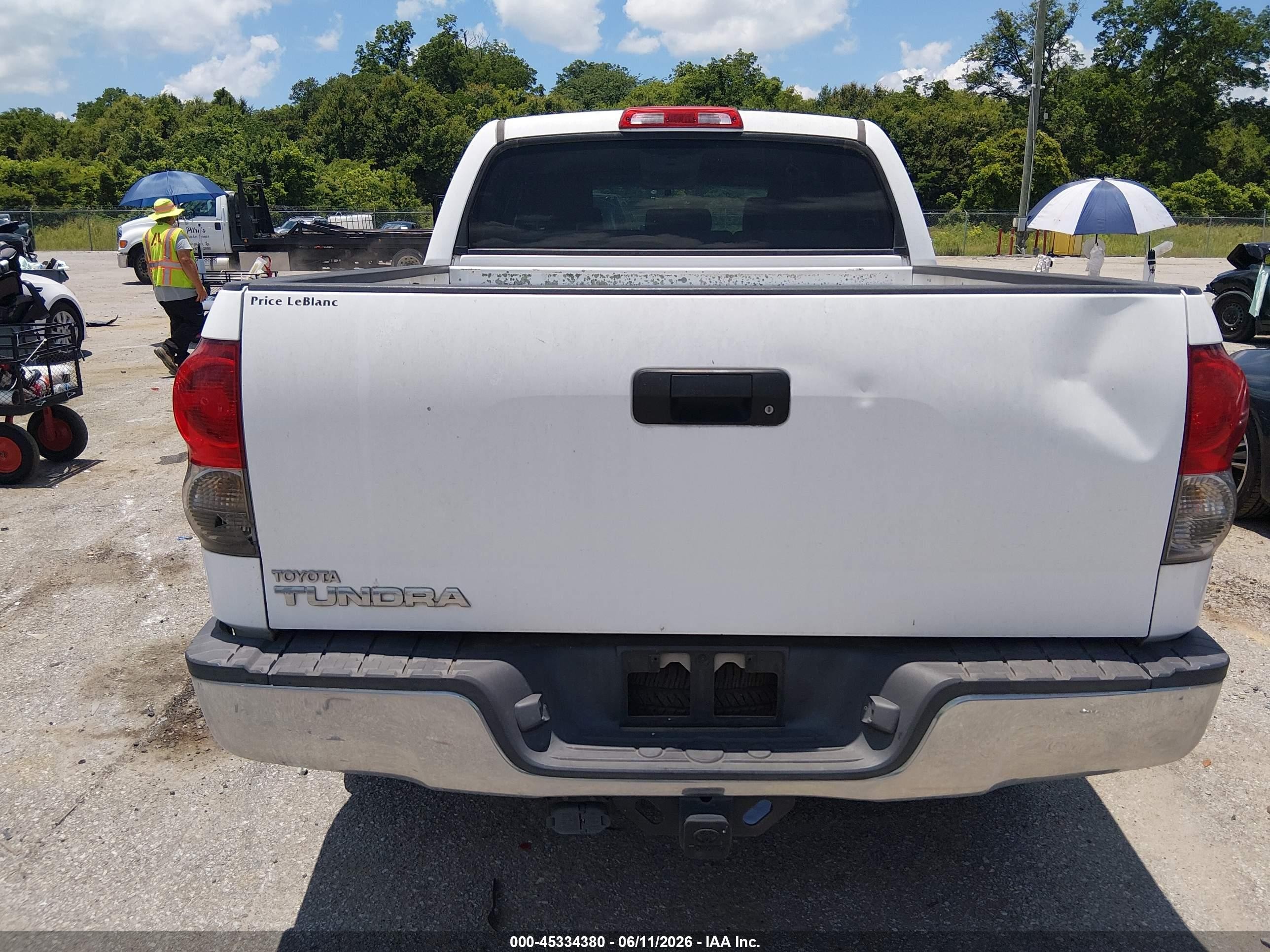 2009 Toyota Tundra Grade 5.7l V8 White vin: 5TFEV54129X072233