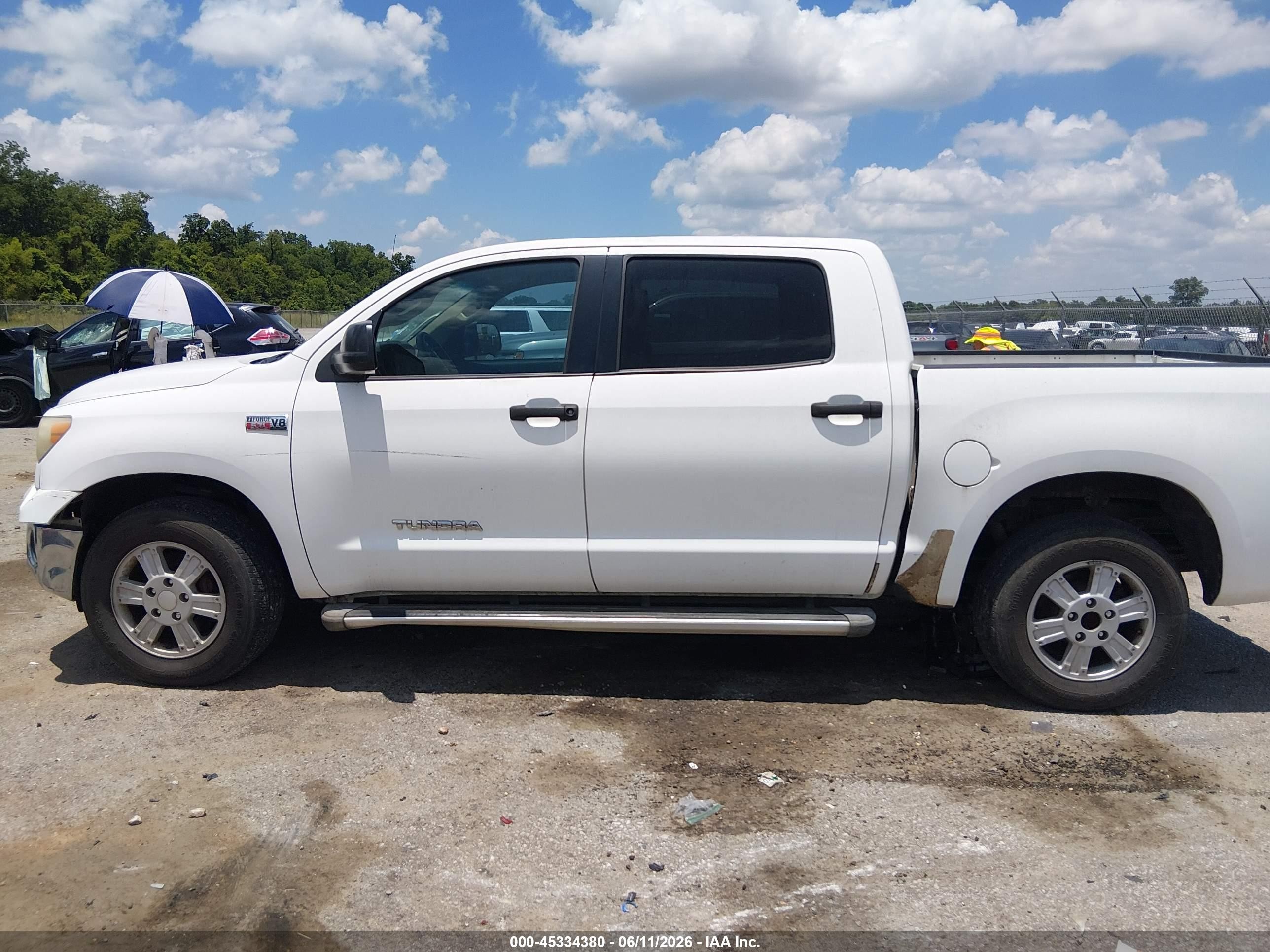 2009 Toyota Tundra Grade 5.7l V8 White vin: 5TFEV54129X072233