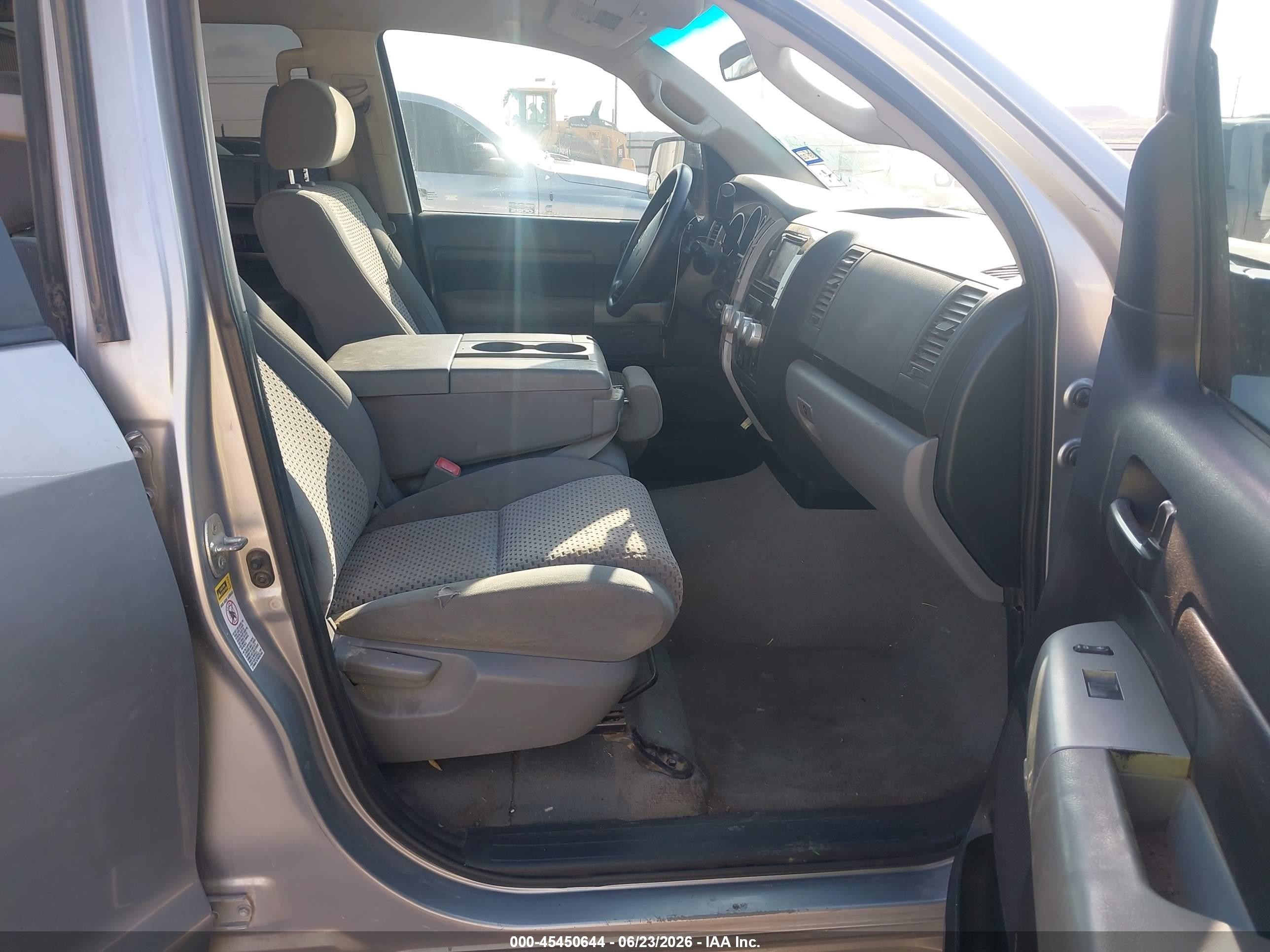 2009 Toyota Tundra Grade 5.7l V8 Silver vin: 5TFEV54139X072371