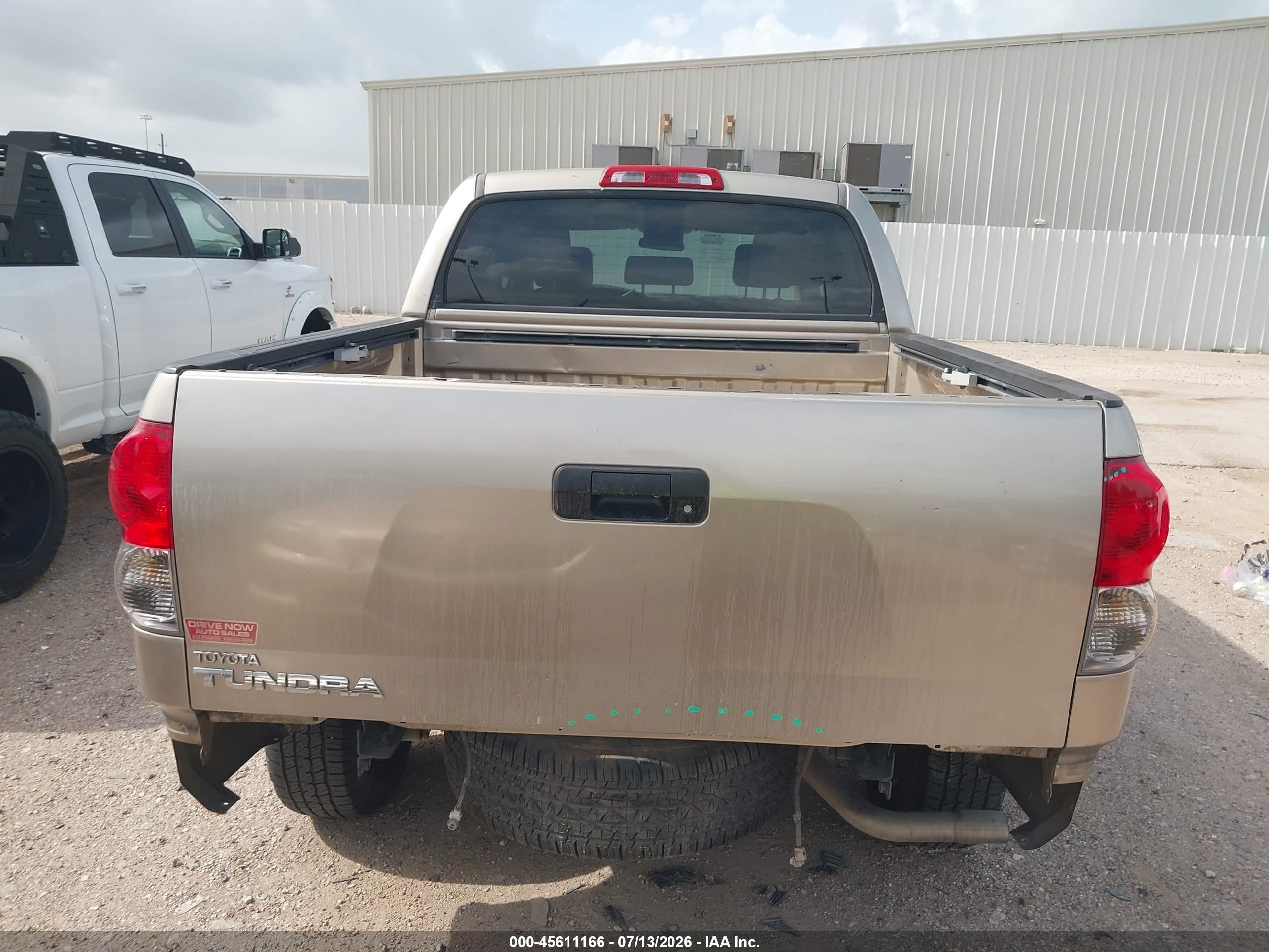 2009 Toyota Tundra Grade 5.7l V8 Бежевый vin: 5TFEV54139X072810