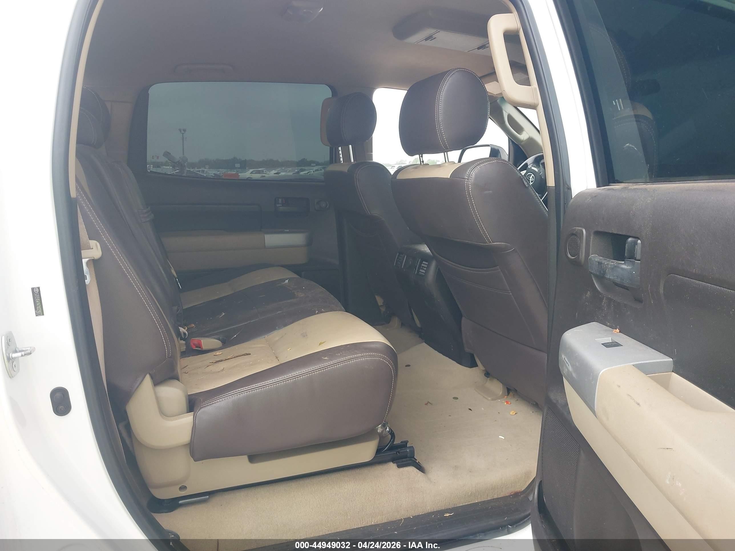 2007 Toyota Tundra Sr5 5.7l V8 Белый vin: 5TFEV54147X029073
