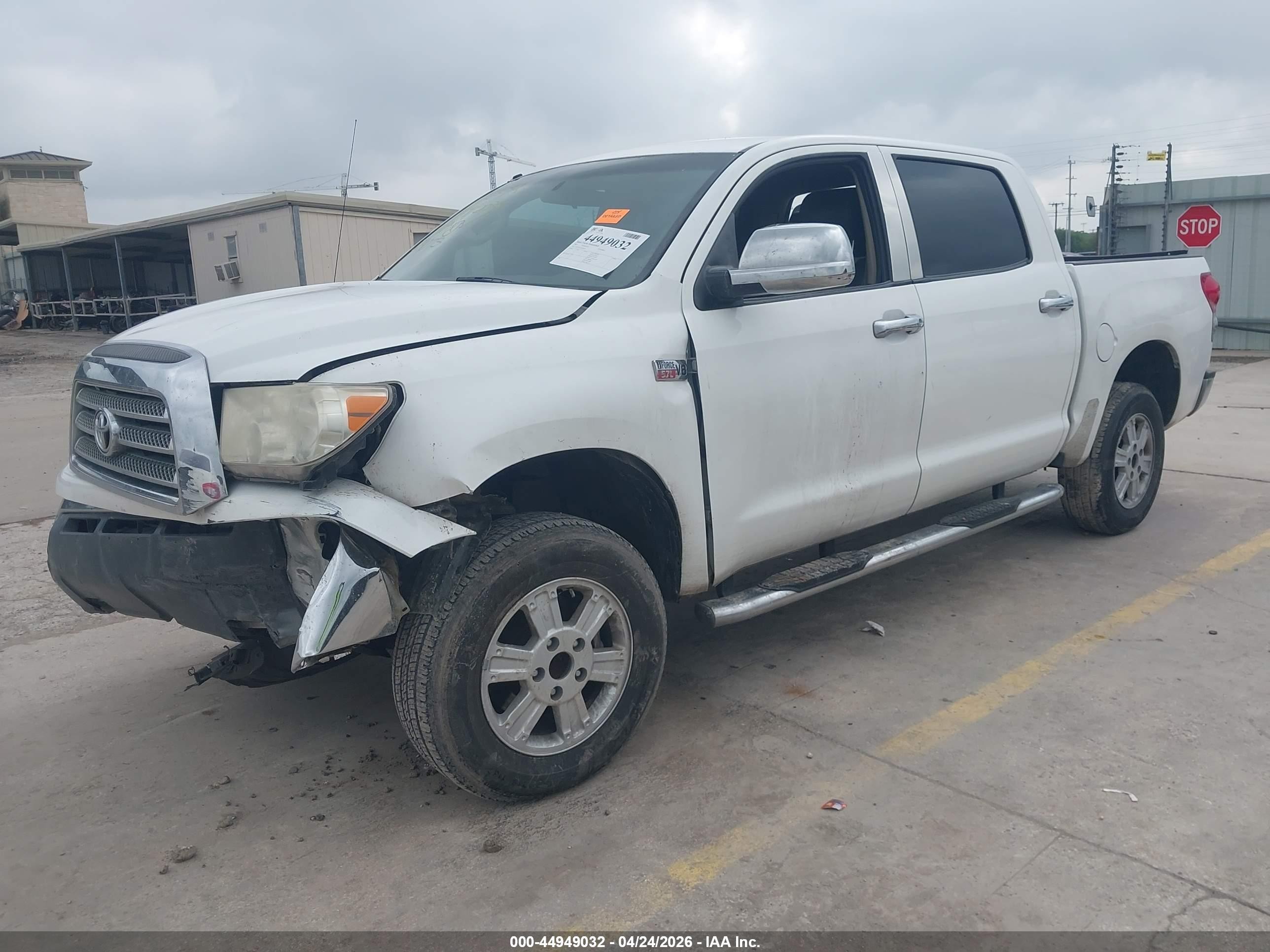 2007 Toyota Tundra Sr5 5.7l V8 Белый vin: 5TFEV54147X029073