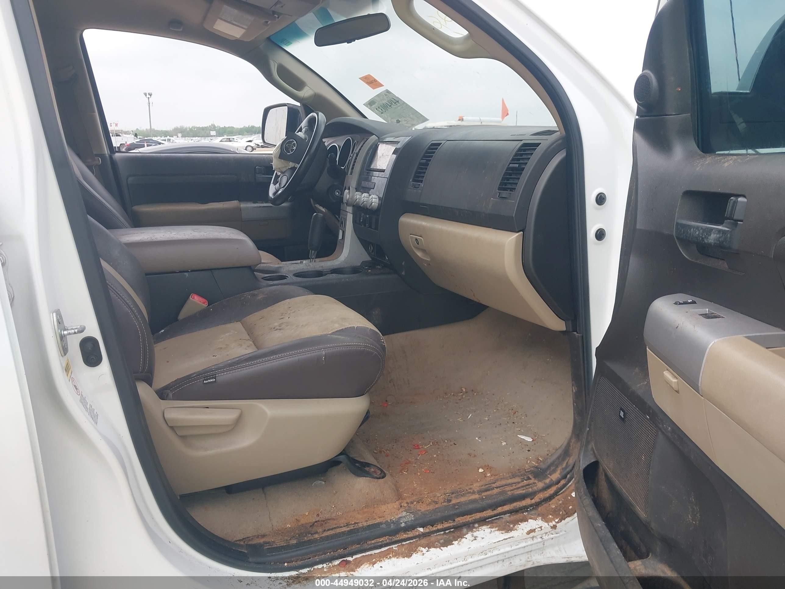 2007 Toyota Tundra Sr5 5.7l V8 Белый vin: 5TFEV54147X029073