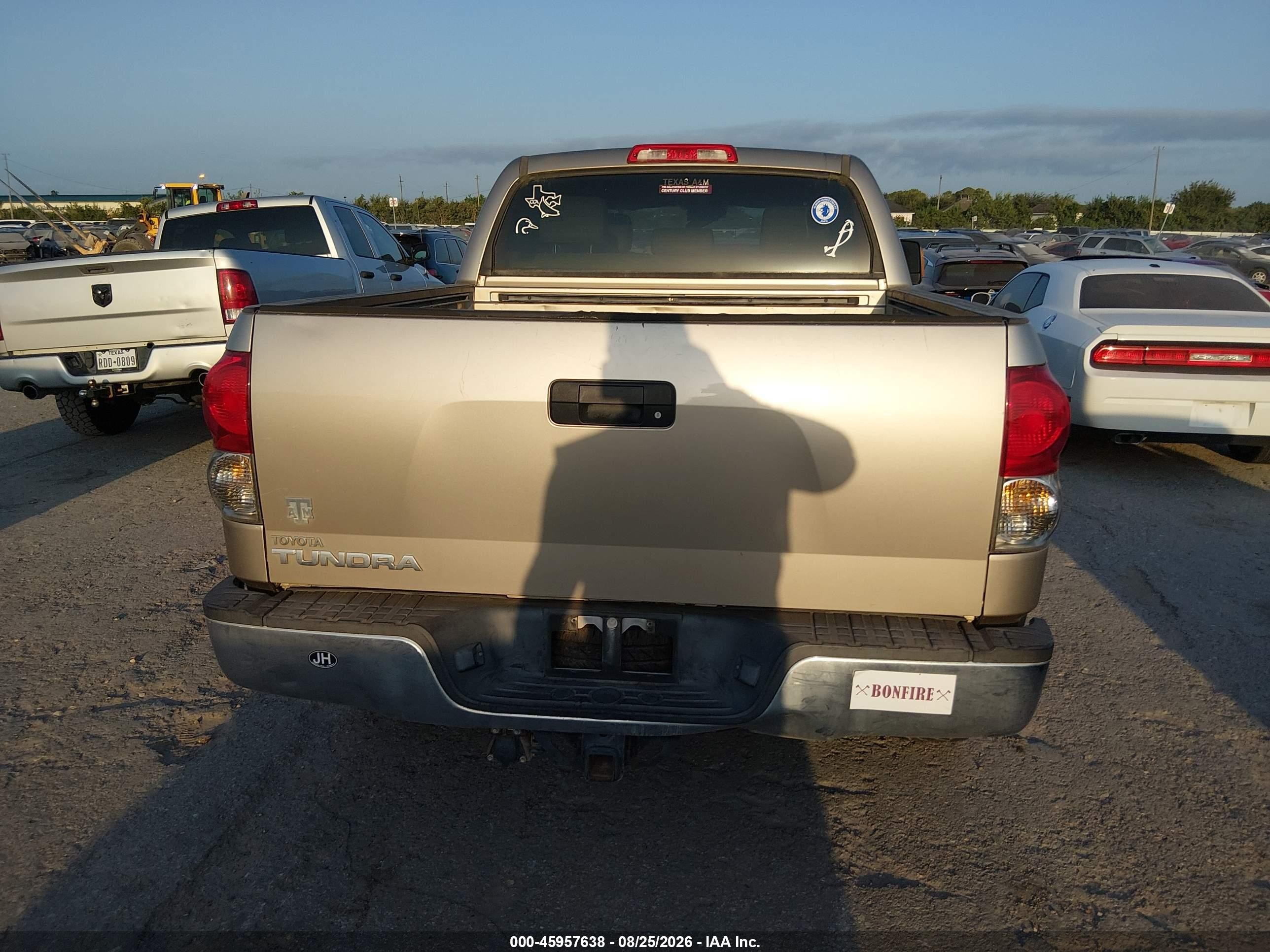 2008 Toyota Tundra Sr5 5.7l V8 Beige vin: 5TFEV54178X055751