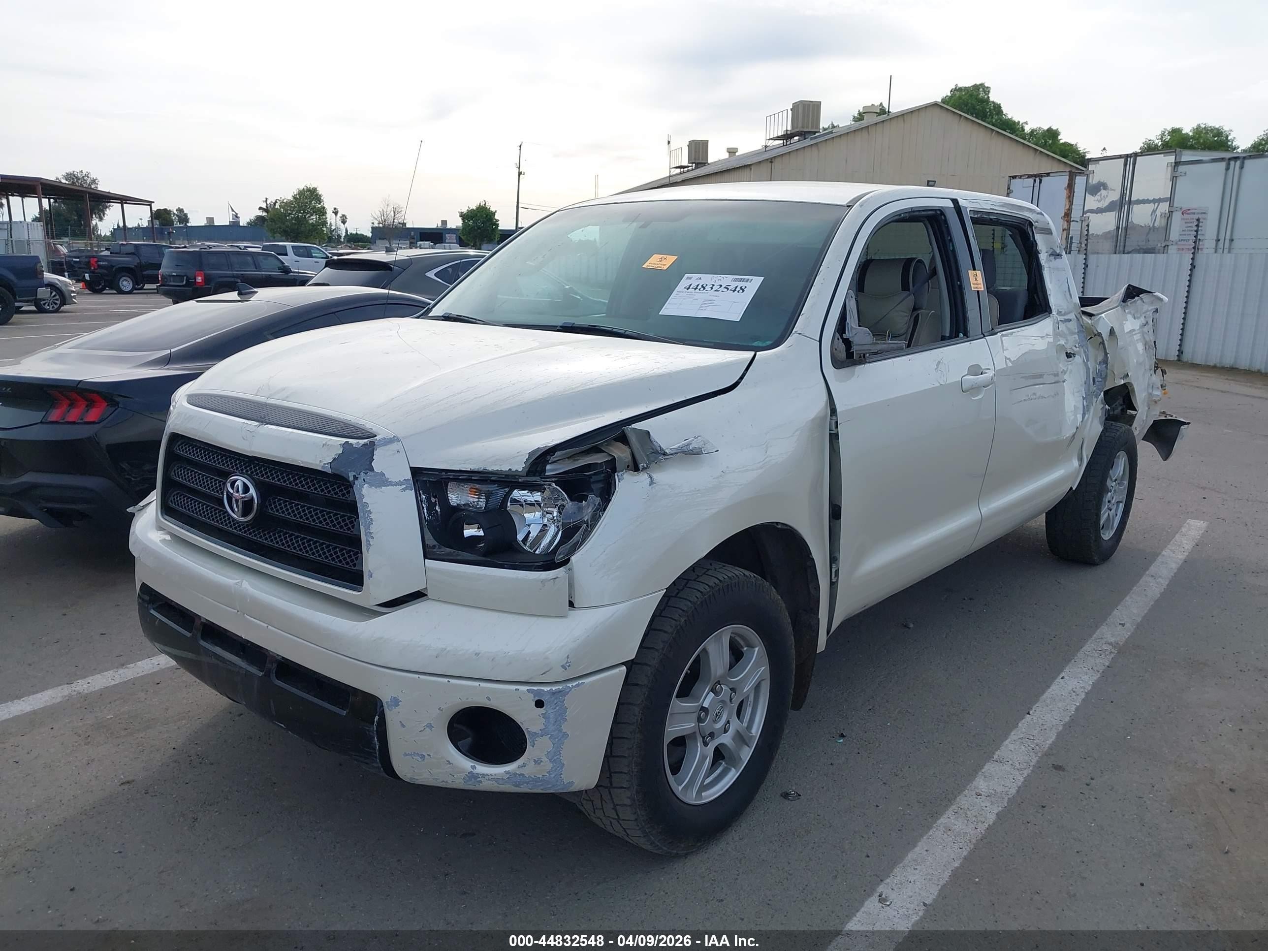 2007 Toyota Tundra Sr5 5.7l V8 White vin: 5TFEV54187X028749