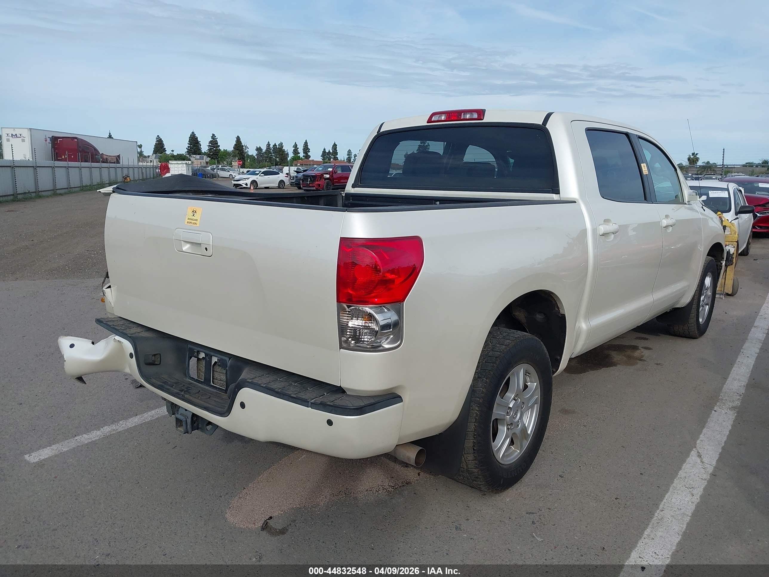 2007 Toyota Tundra Sr5 5.7l V8 White vin: 5TFEV54187X028749