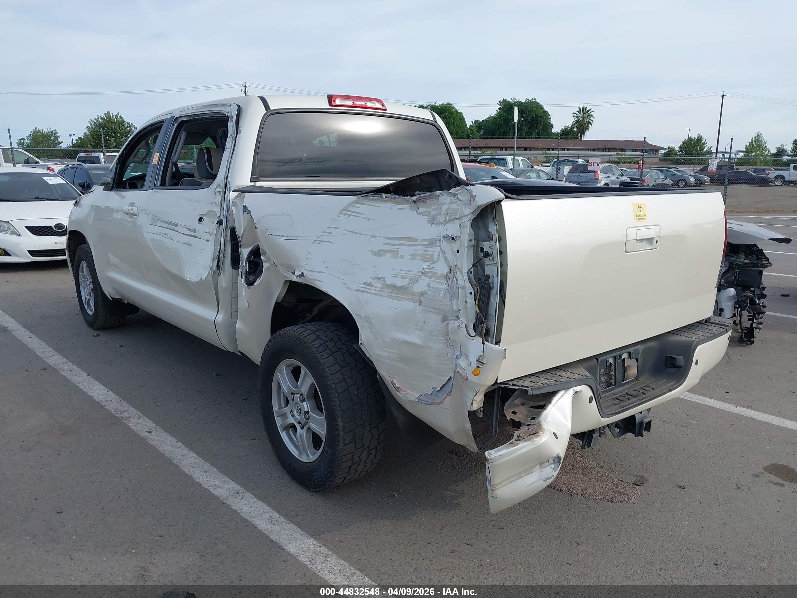 2007 Toyota Tundra Sr5 5.7l V8 White vin: 5TFEV54187X028749