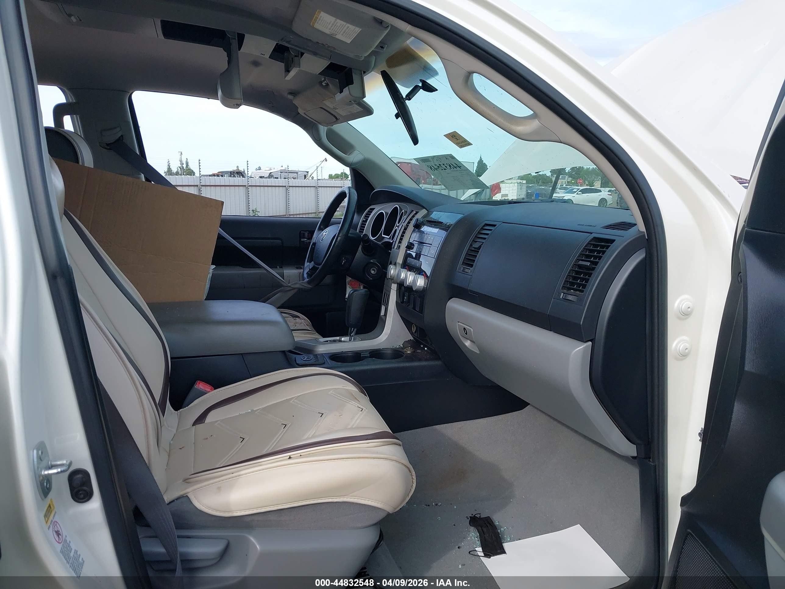 2007 Toyota Tundra Sr5 5.7l V8 White vin: 5TFEV54187X028749