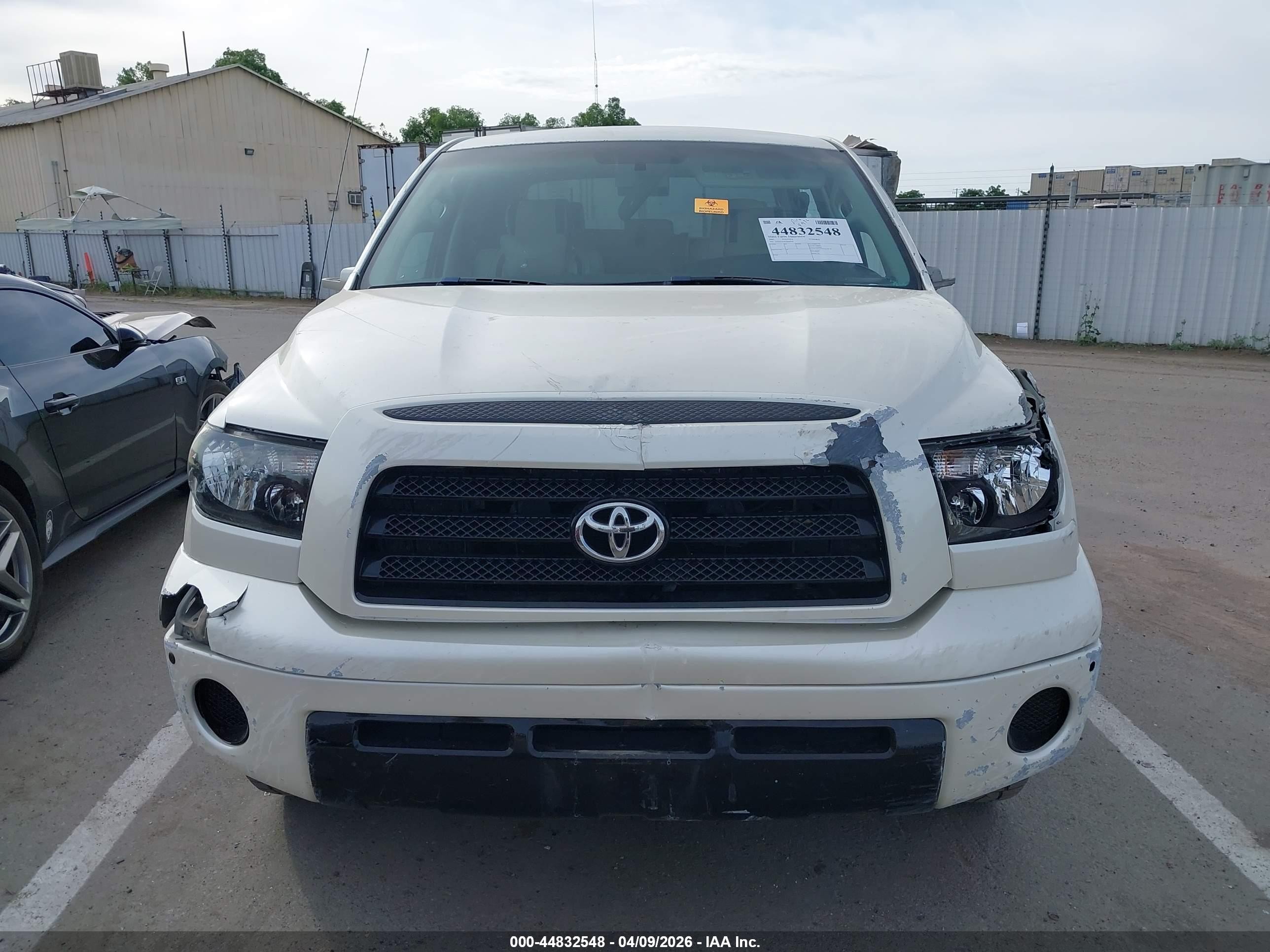 2007 Toyota Tundra Sr5 5.7l V8 White vin: 5TFEV54187X028749