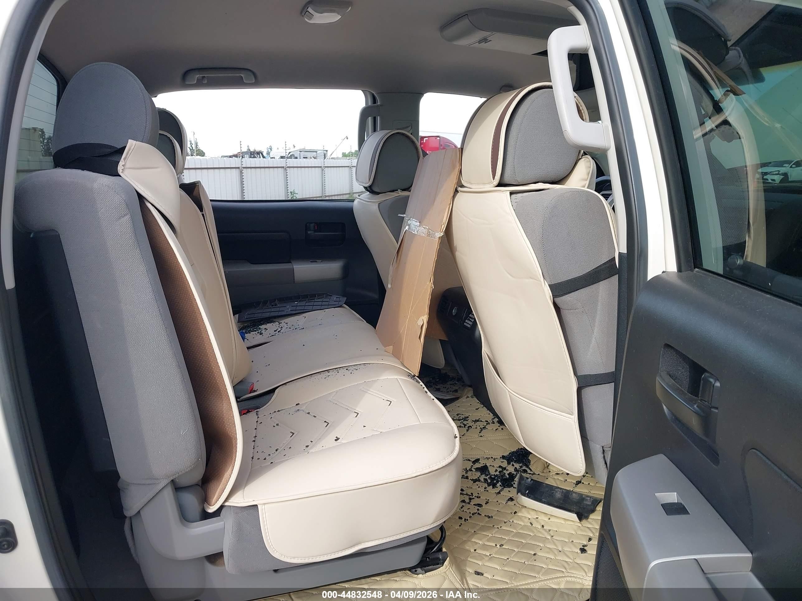 2007 Toyota Tundra Sr5 5.7l V8 White vin: 5TFEV54187X028749